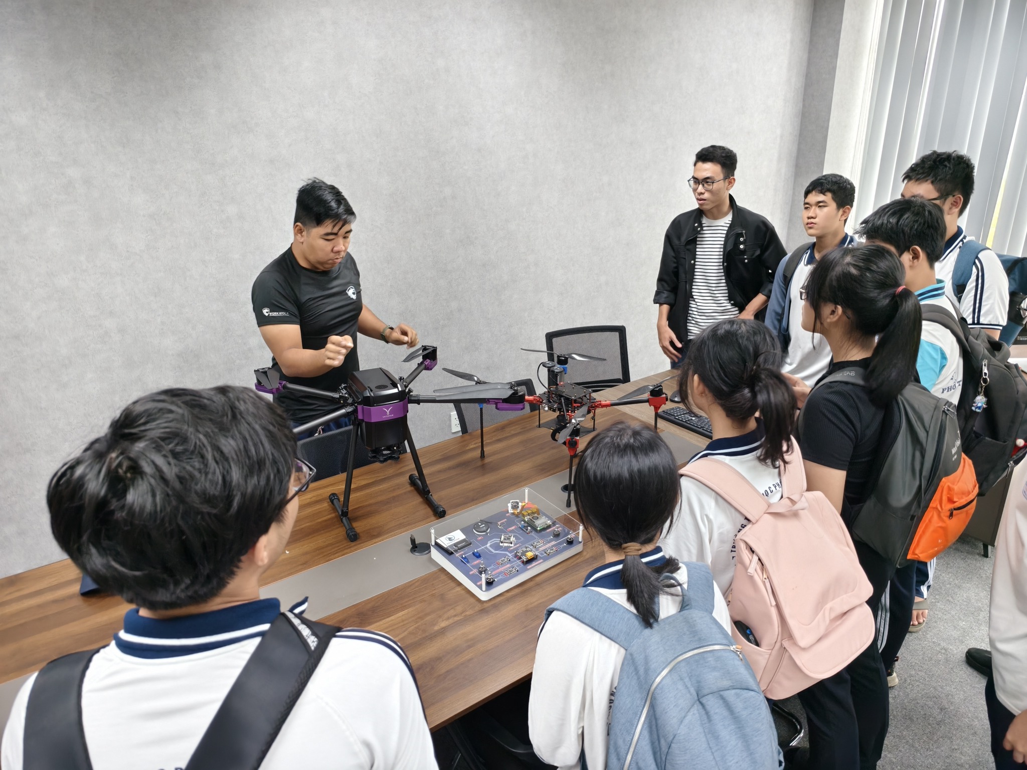 Những "bạn ong" yêu robot của Trường THPT chuyên Trần Đại Nghĩa- Ảnh 6.