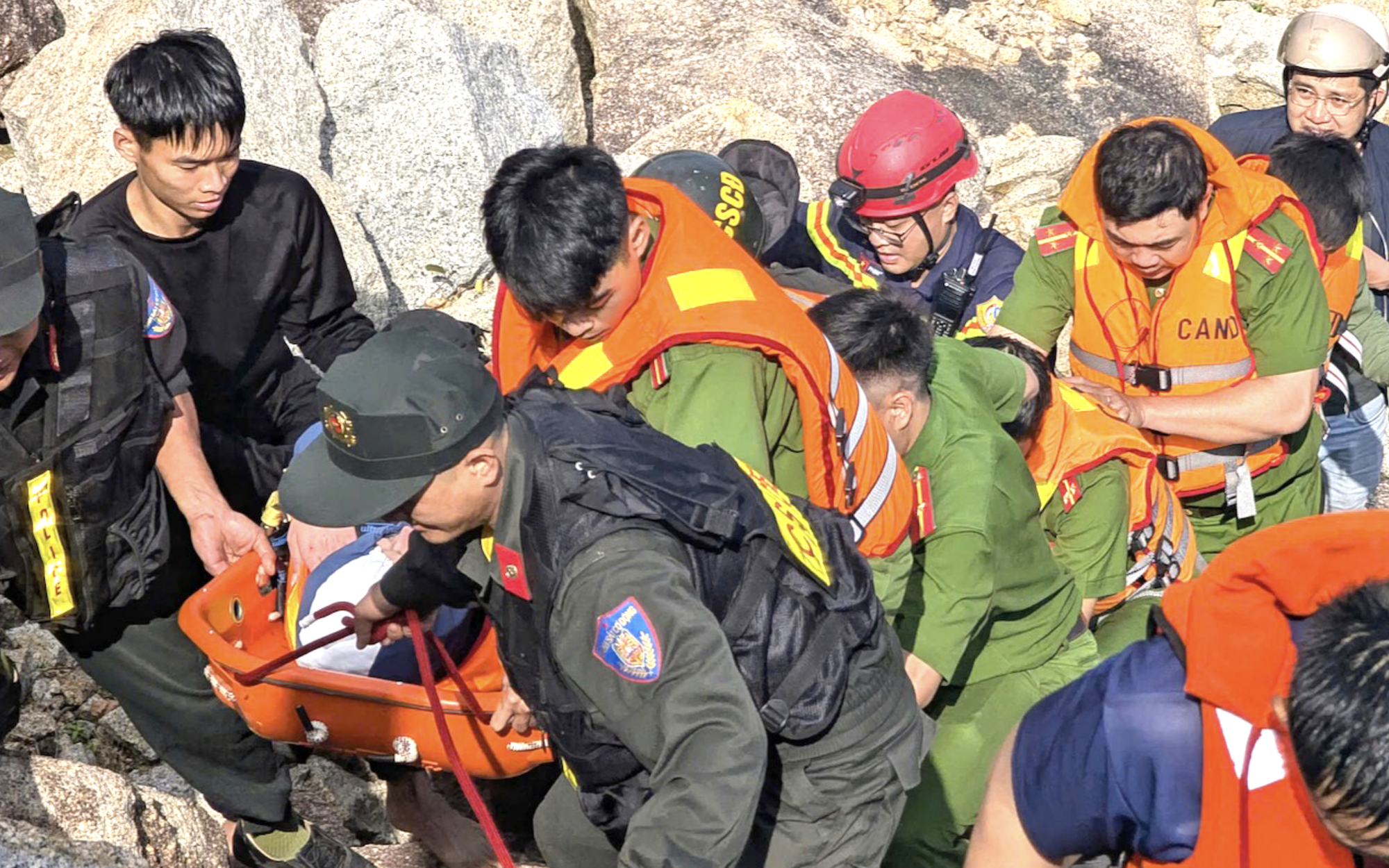 Over 100 swimmers rescued at Ho Chi Minh City’s Vung Tau beaches in 5 days of Tet - Ảnh 1.