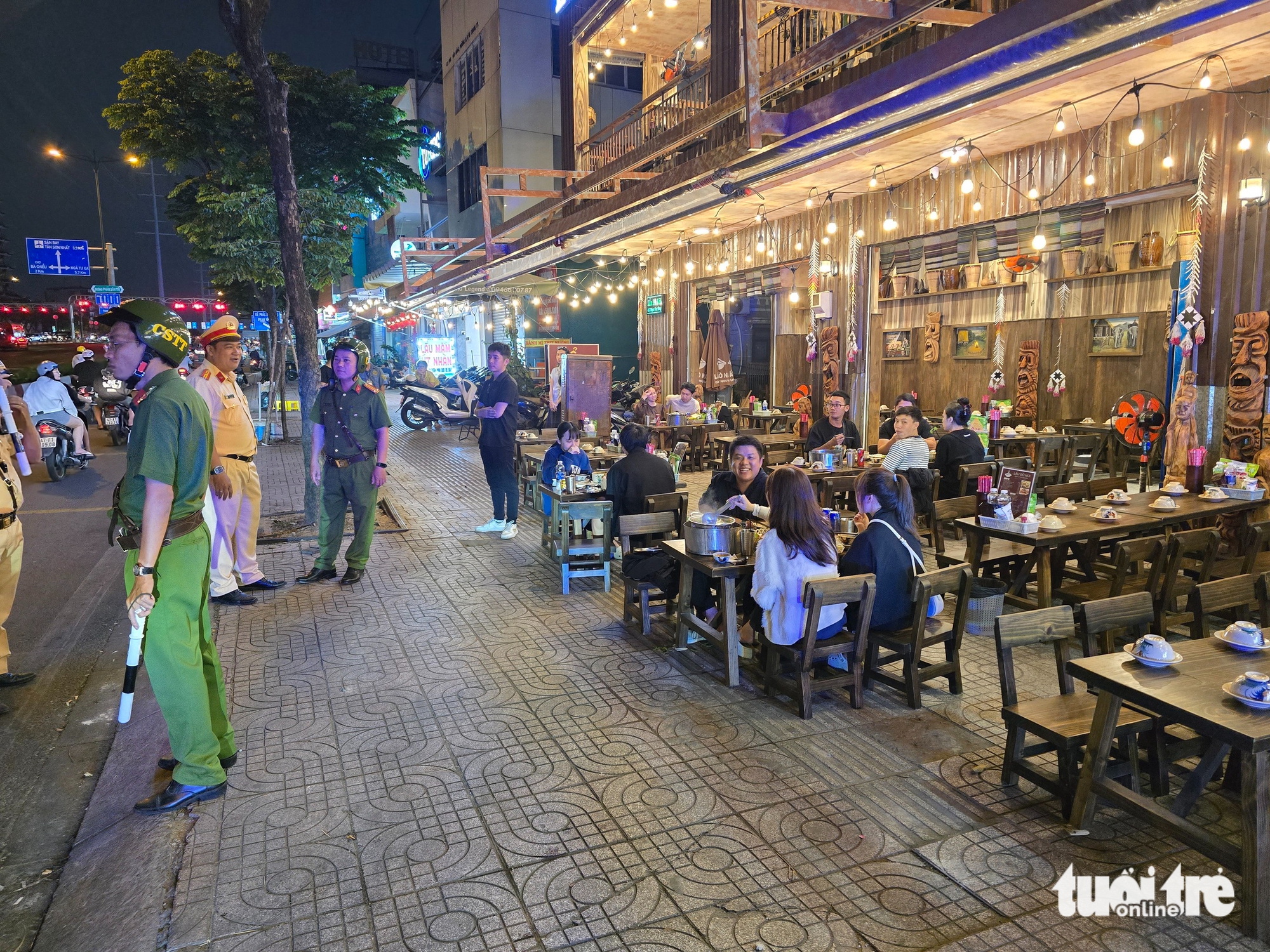 vỉa hè - Ảnh 7.