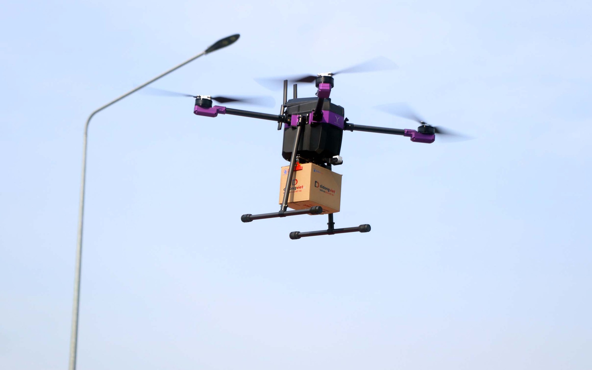 Ho Chi Minh City launches first cross-sea UAV postal route- Ảnh 2.