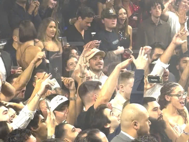 Vợ chồng Beckham có động thái hòa giải với con trai cả Brooklyn - Ảnh 3.