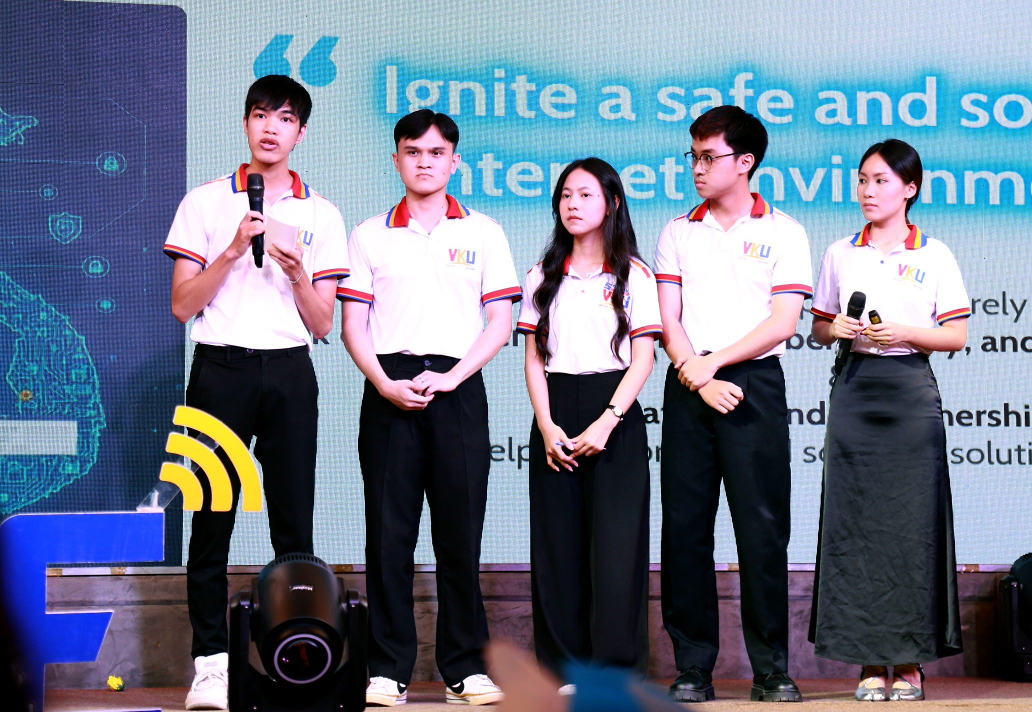 Sinh viên Việt tạo nền tảng AI chặn tin giả, lừa đảo online - Ảnh 1.