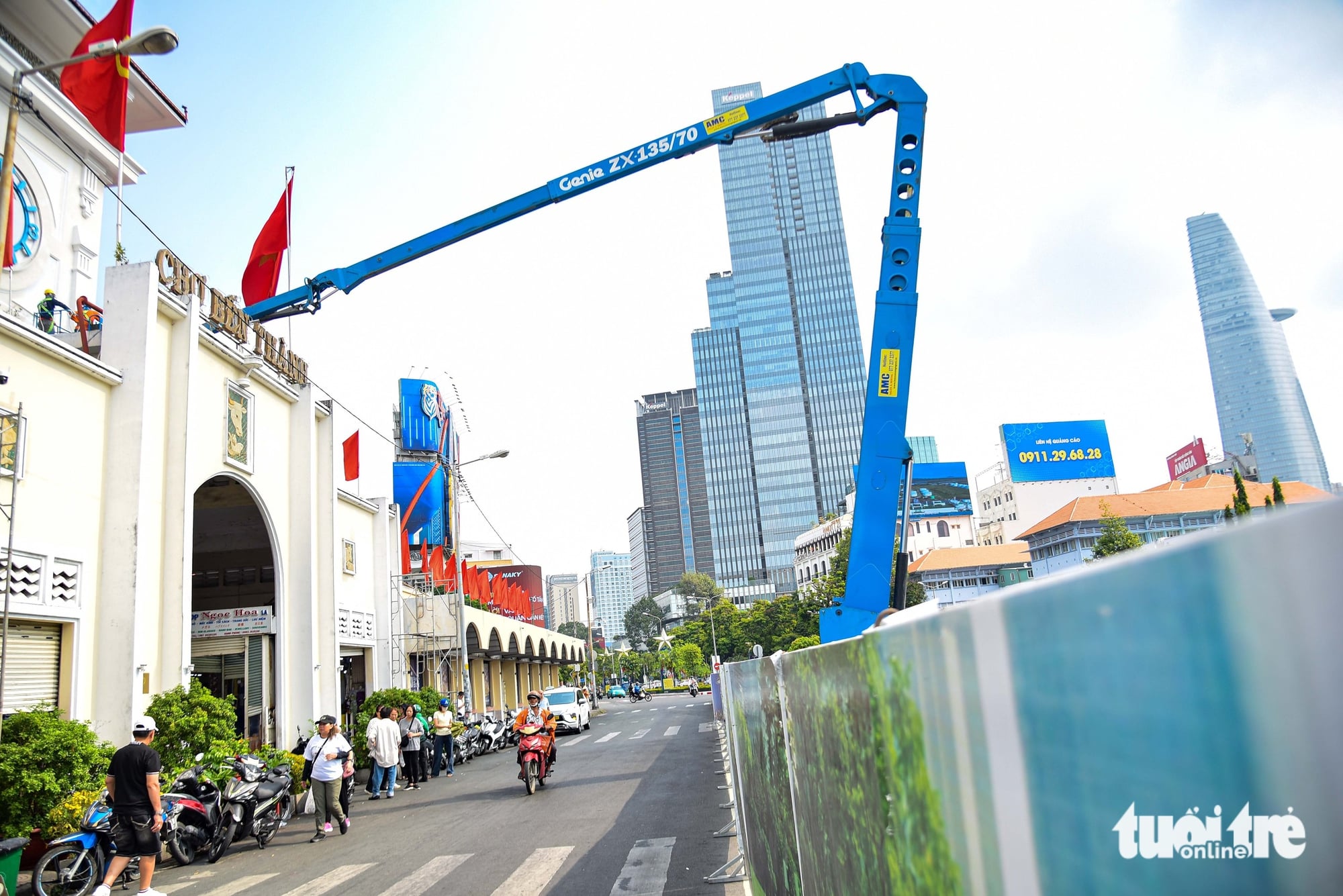 Ho Chi Minh City’s Ben Thanh Market, central streets get facelift ahead of Lunar New Year- Ảnh 2.