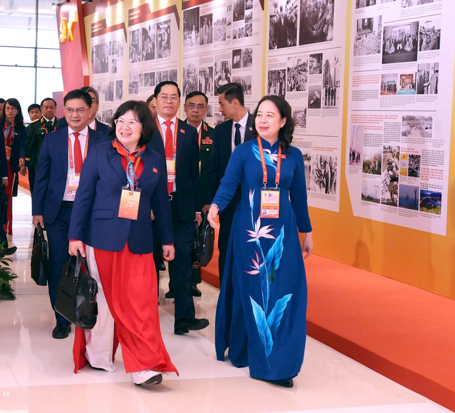 Hình ảnh Đoàn đại biểu TP.HCM dự khai mạc Đại hội Đảng XIV - Ảnh 3.