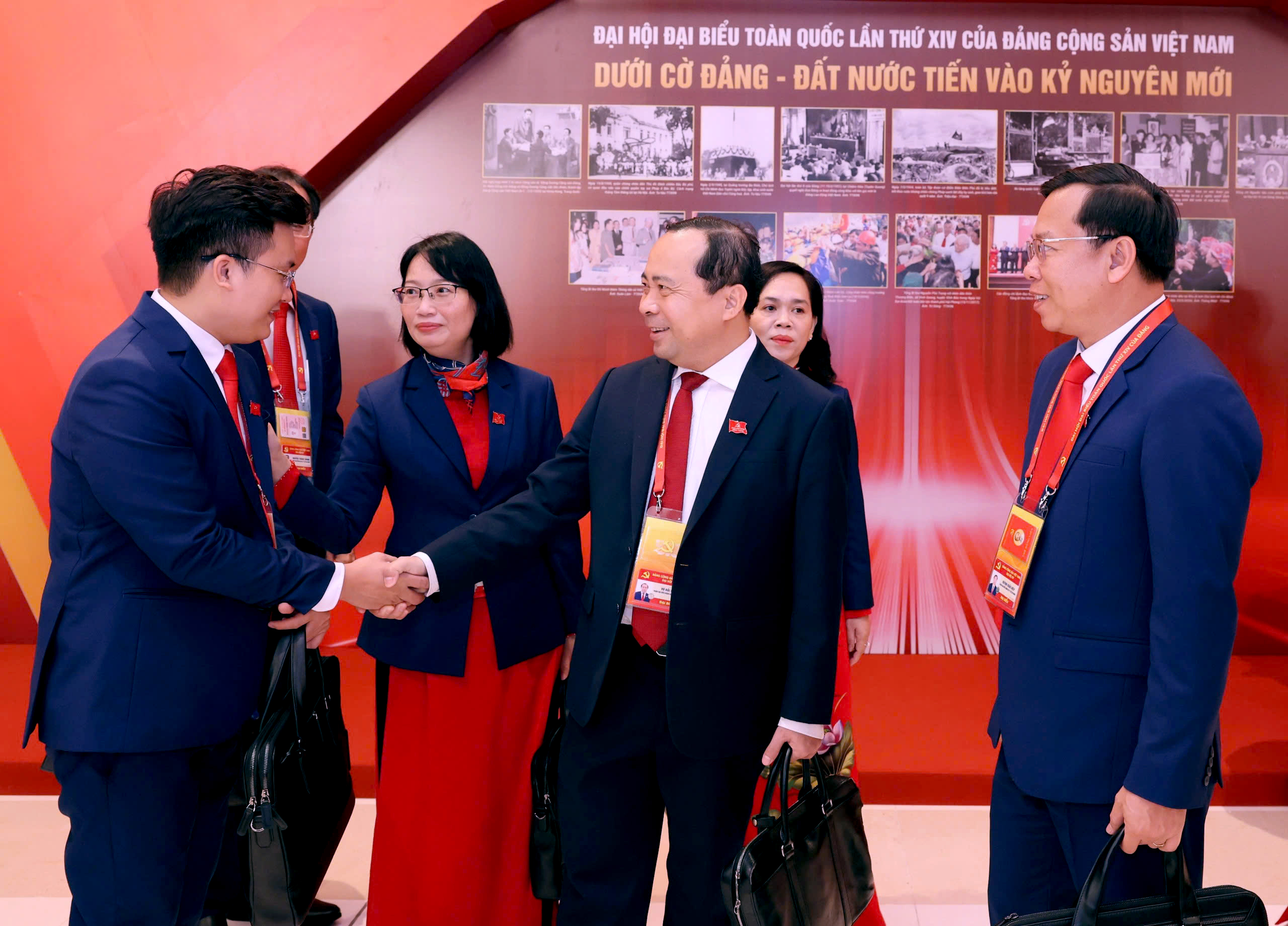 Hình ảnh Đoàn đại biểu TP.HCM dự khai mạc Đại hội Đảng XIV - Ảnh 7.