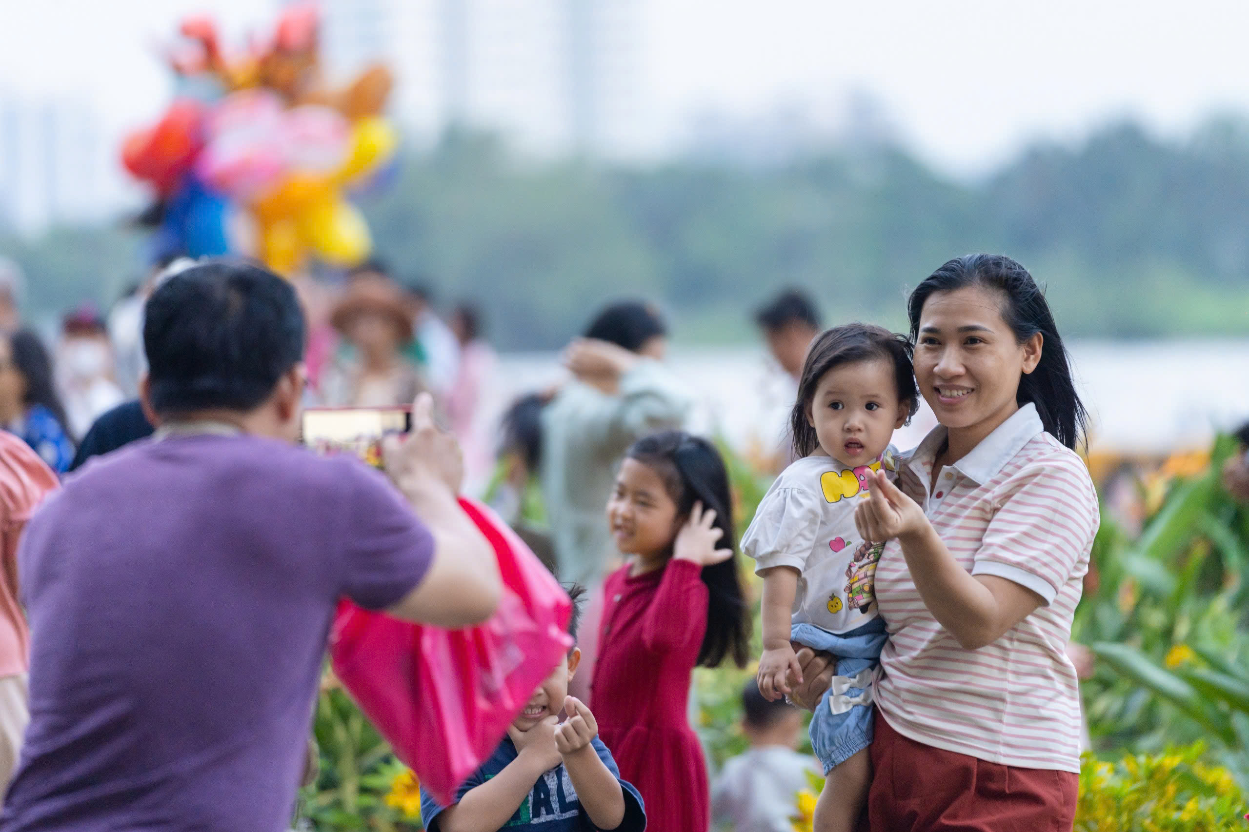 Có phải gia đình trẻ ngày càng ngại ở với cha mẹ già? - Ảnh 2.