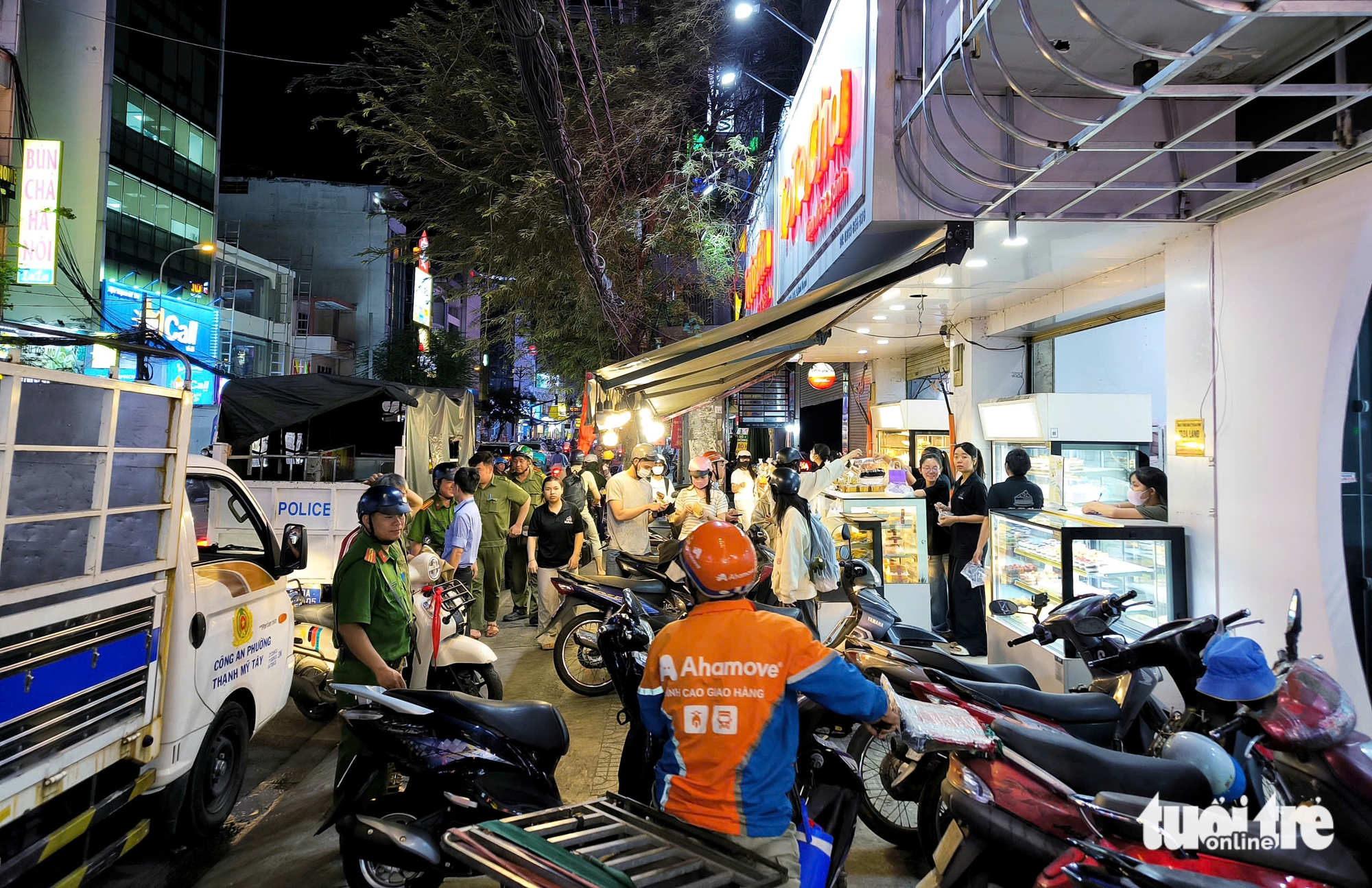 Kiểm tra ngày đêm, phường Thạnh Mỹ Tây kiên quyết với lấn chiếm vỉa hè đường Nguyễn Gia Trí - Ảnh 8.