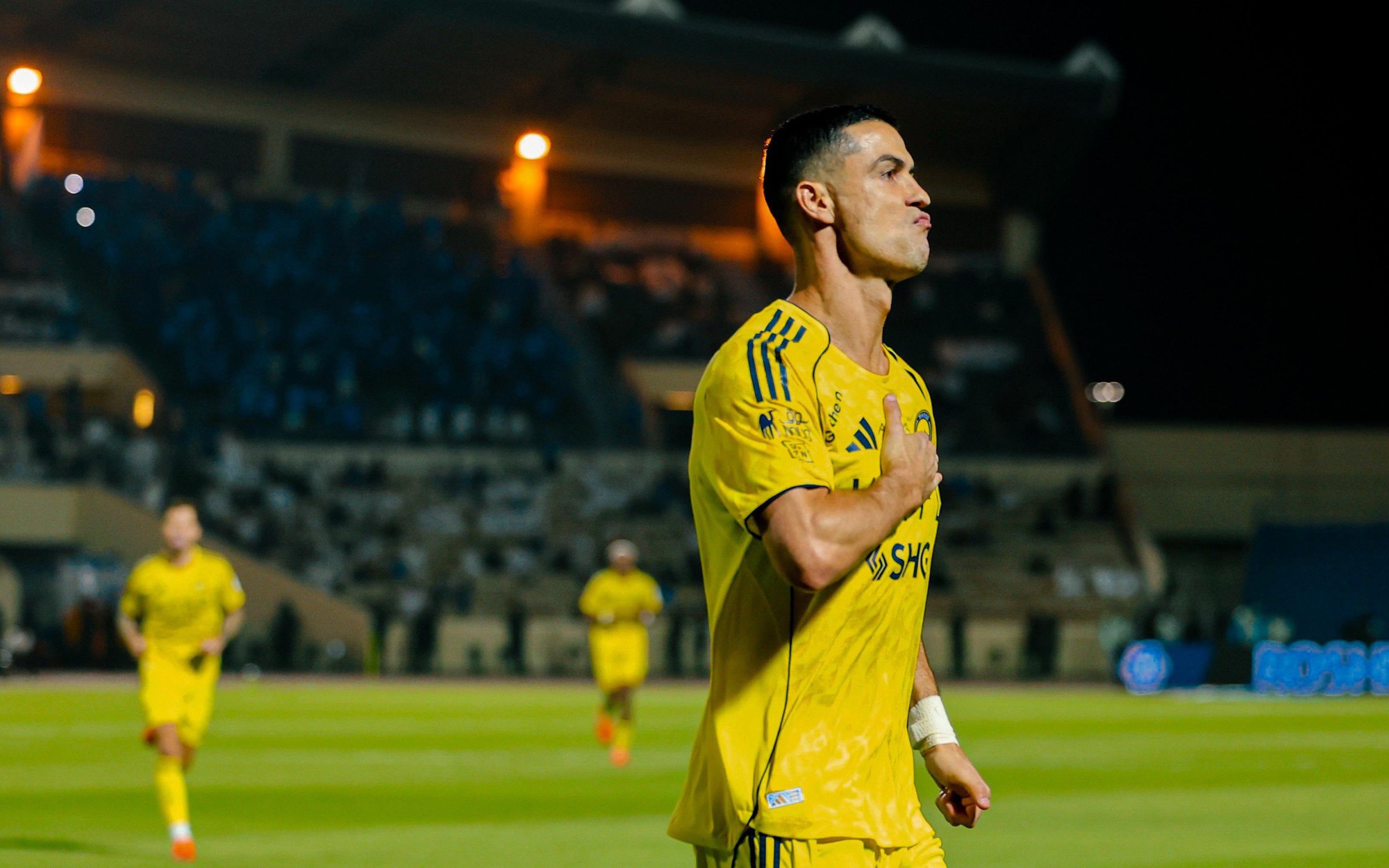 Al Nassr hạ Damac 2-1, vươn lên nhì bảng Saudi Pro League- Ảnh 2.