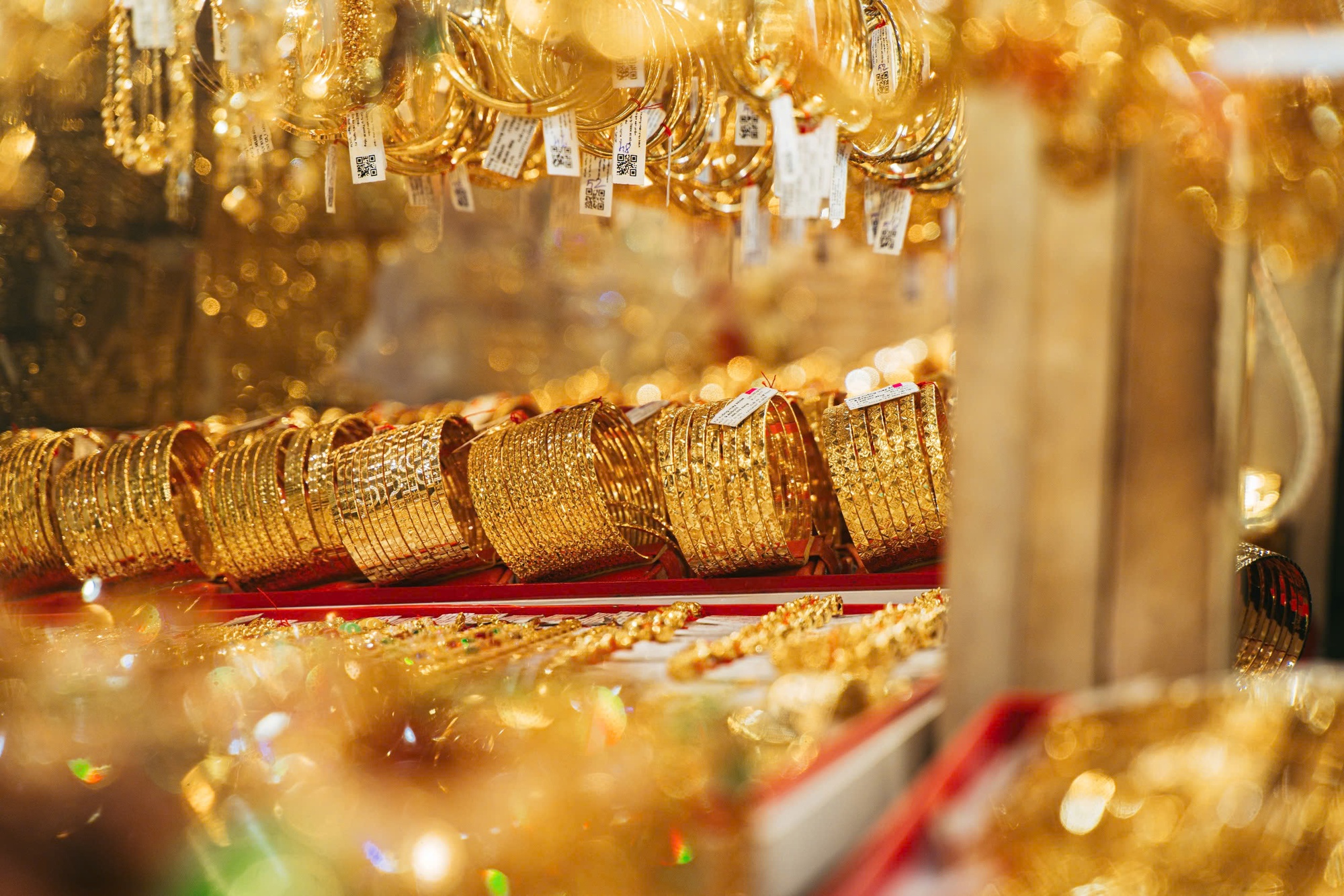 Thủ tướng: Hoàn thiện hồ sơ, đề xuất thành lập sàn giao dịch vàng - Ảnh 1.