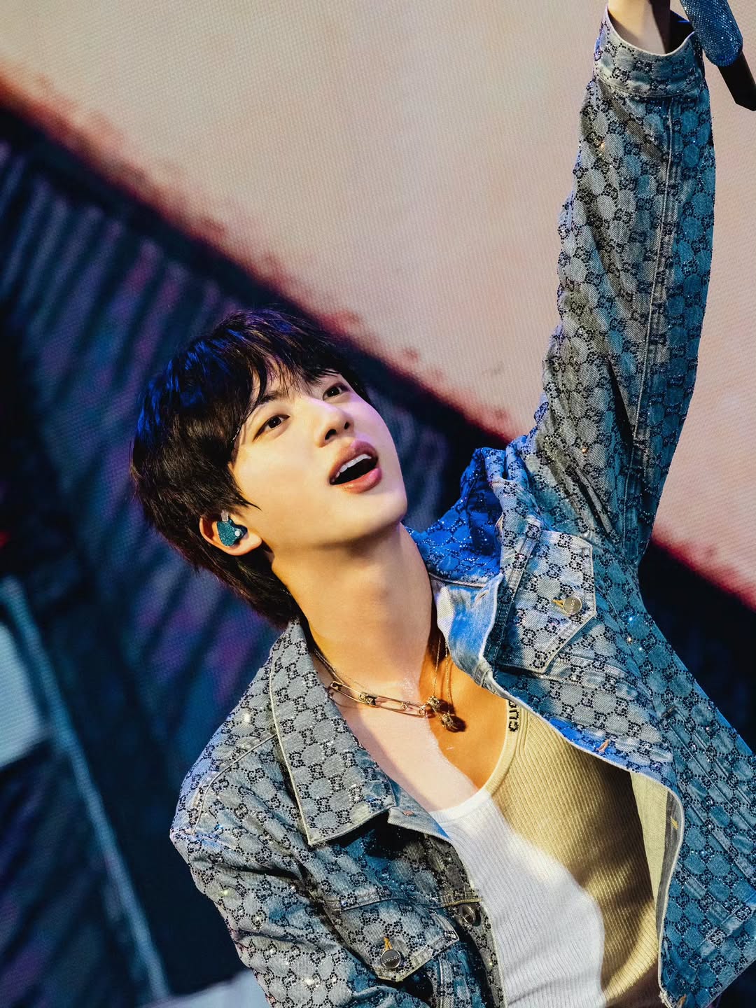 Jin (BTS) được vinh danh là nghệ sĩ Kpop năm 2025 của đài phát thanh Mexico - Ảnh 2.