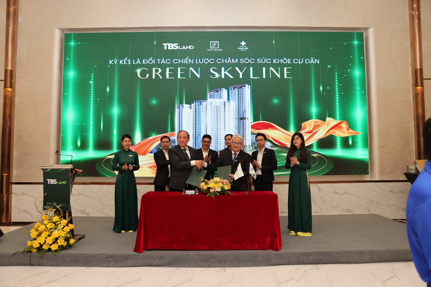 Green Skyline - Ảnh 2.