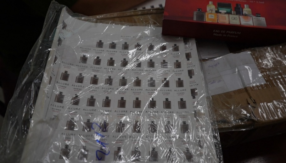 Sở Y tế Cần Thơ phản hồi về đường dây sản xuất nước hoa giả nhãn hiệu - Ảnh 1.