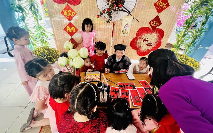 Cùng Con Đón Tết Truyền Thống: Bài Học Quý Từ Những Việc Nhỏ