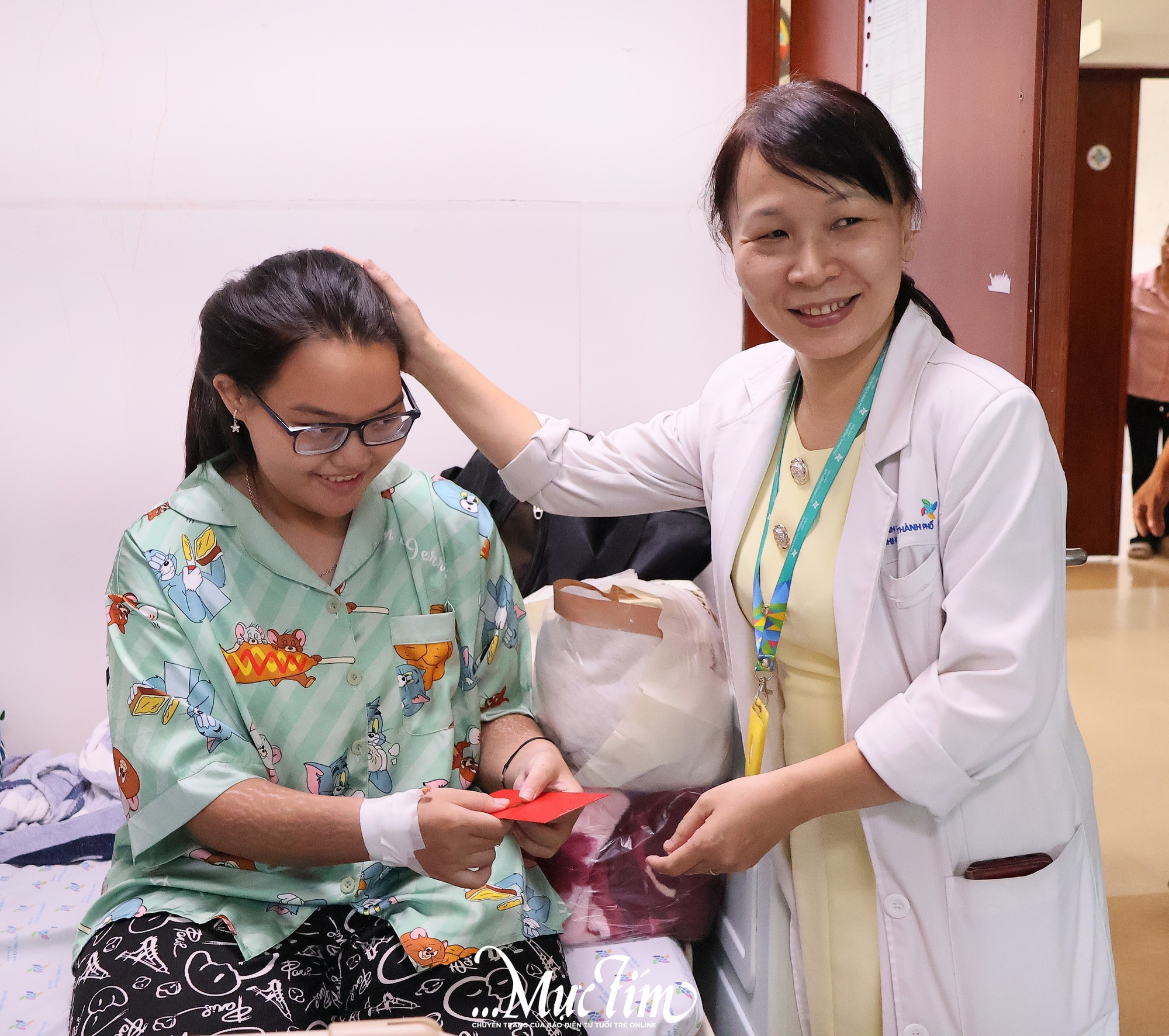 Tết cho em gửi trao yêu thương cho bệnh nhi tại bệnh viện Nhi đồng Thành phố - Ảnh 6.