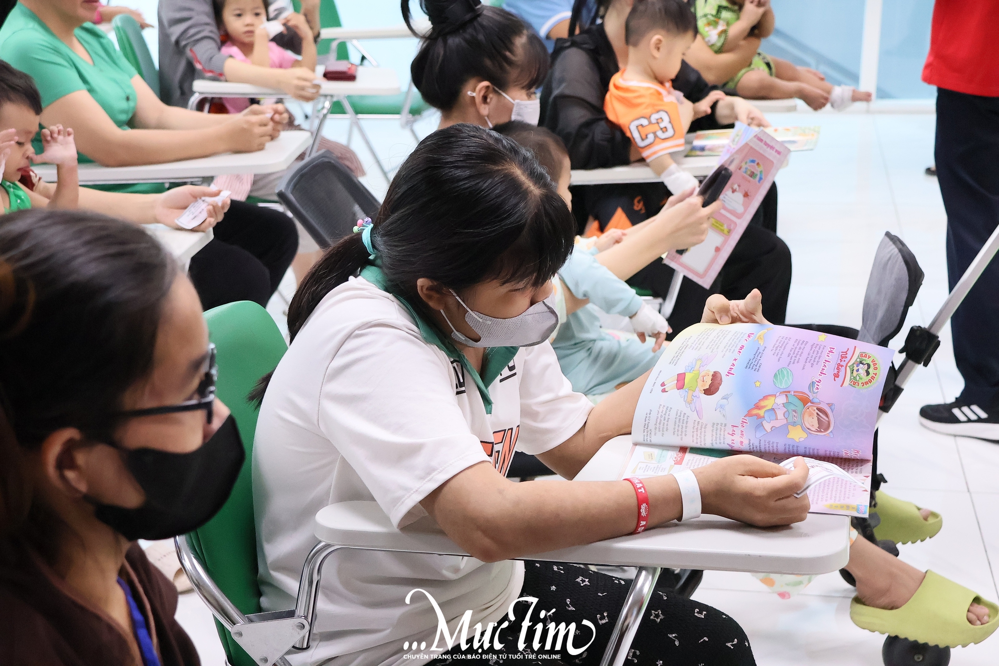 Tết cho em gửi trao yêu thương cho bệnh nhi tại bệnh viện Nhi đồng Thành phố - Ảnh 7.