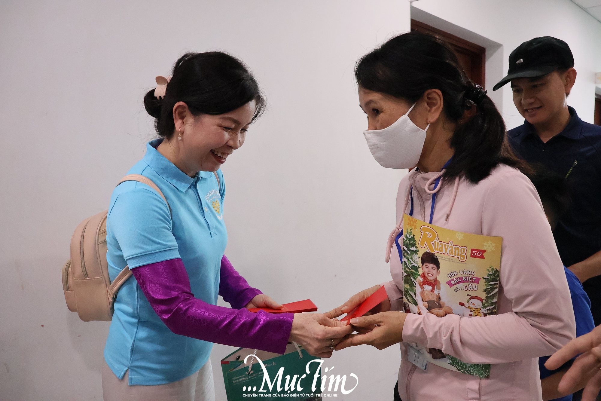 Tết cho em gửi trao yêu thương cho bệnh nhi tại bệnh viện Nhi đồng Thành phố - Ảnh 9.