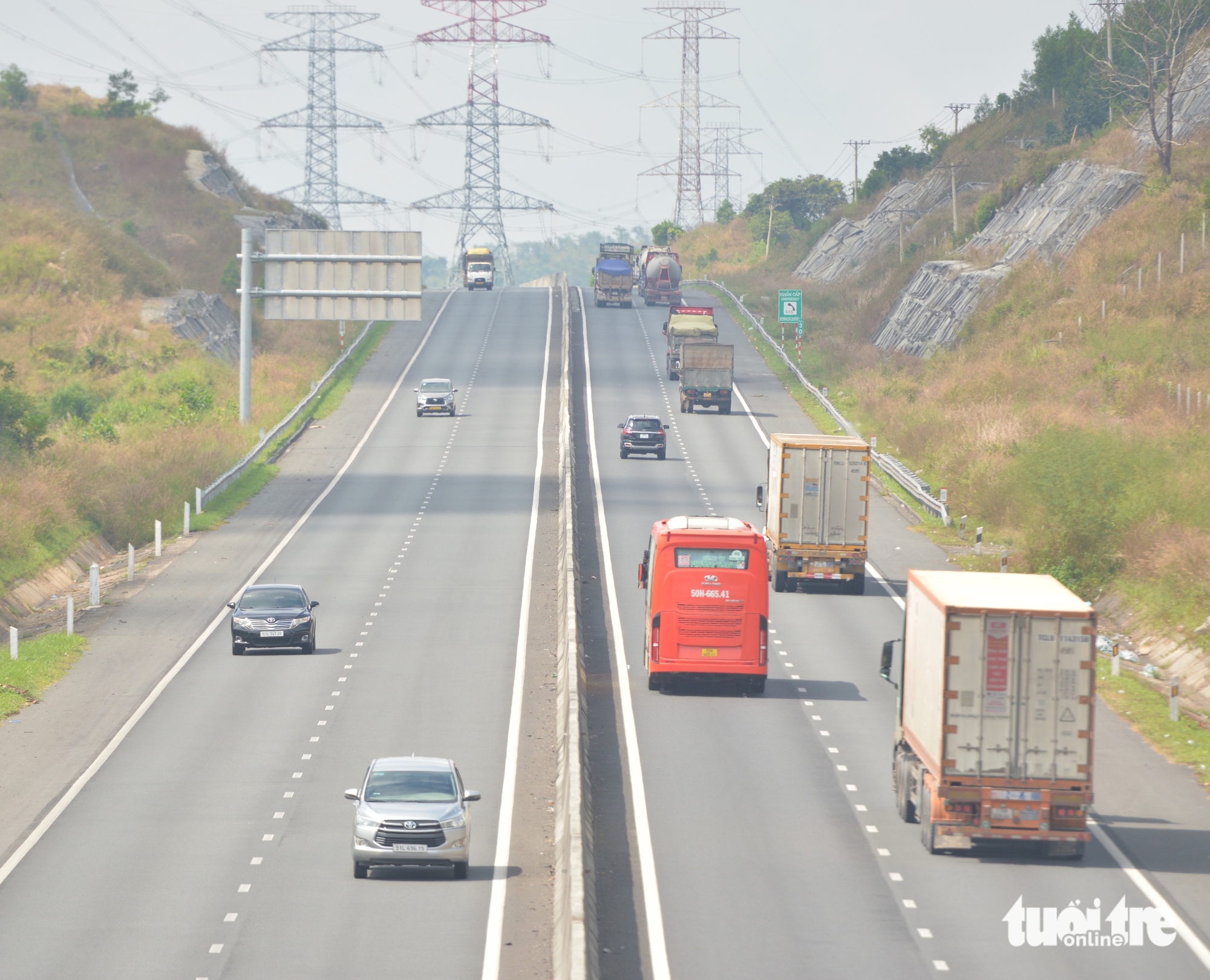 Phân làn theo tốc độ, loại xe chạy trên cao tốc Phan Thiết - Dầu Giây: Thông thoáng và an toàn hơn - Ảnh 5.