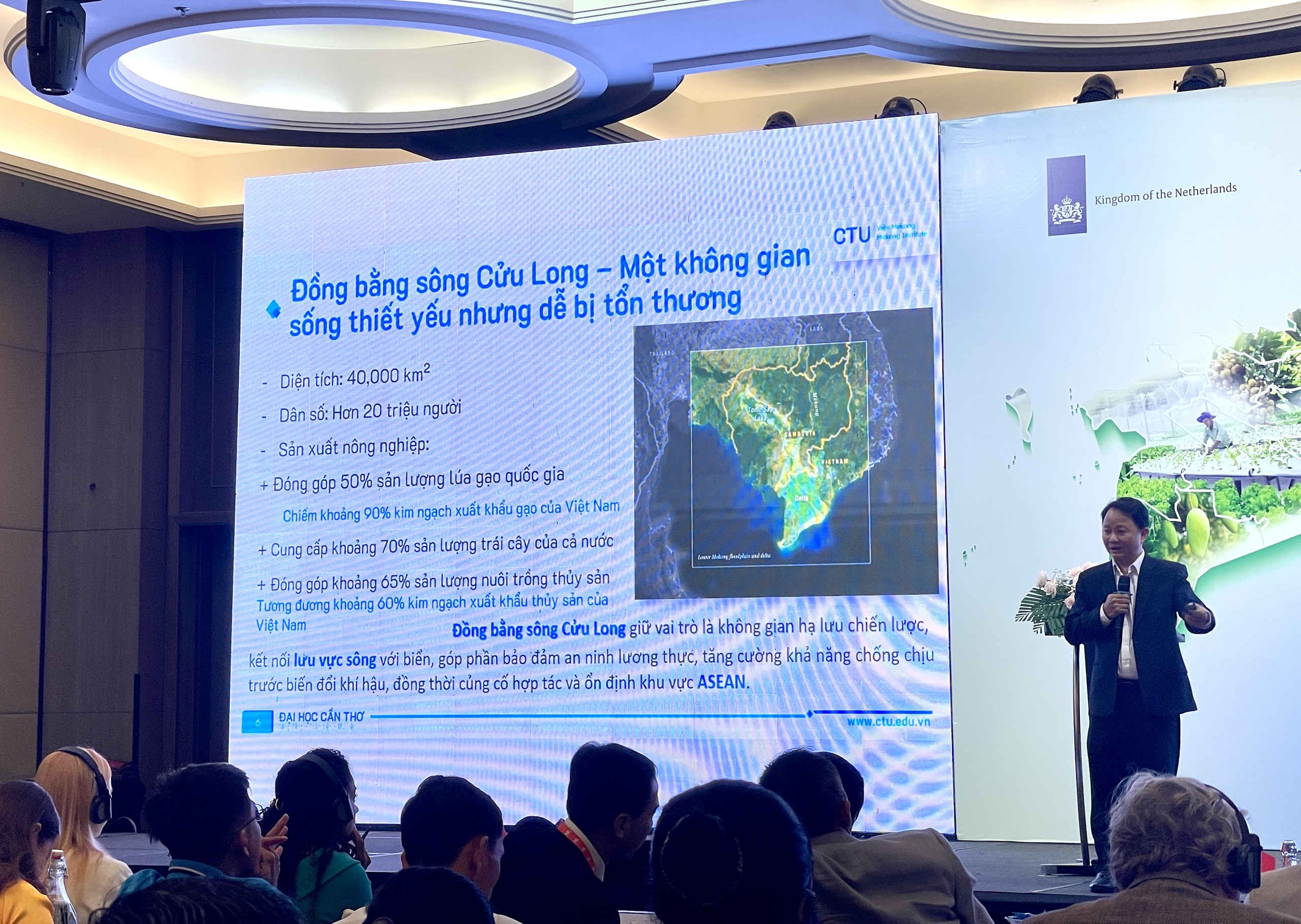 Vietnam, the Netherlands discuss tackling saline soils in Mekong Delta - Ảnh 8. Vietnam, the Netherlands discuss tackling saline soils in Mekong Delta - Ảnh 8.