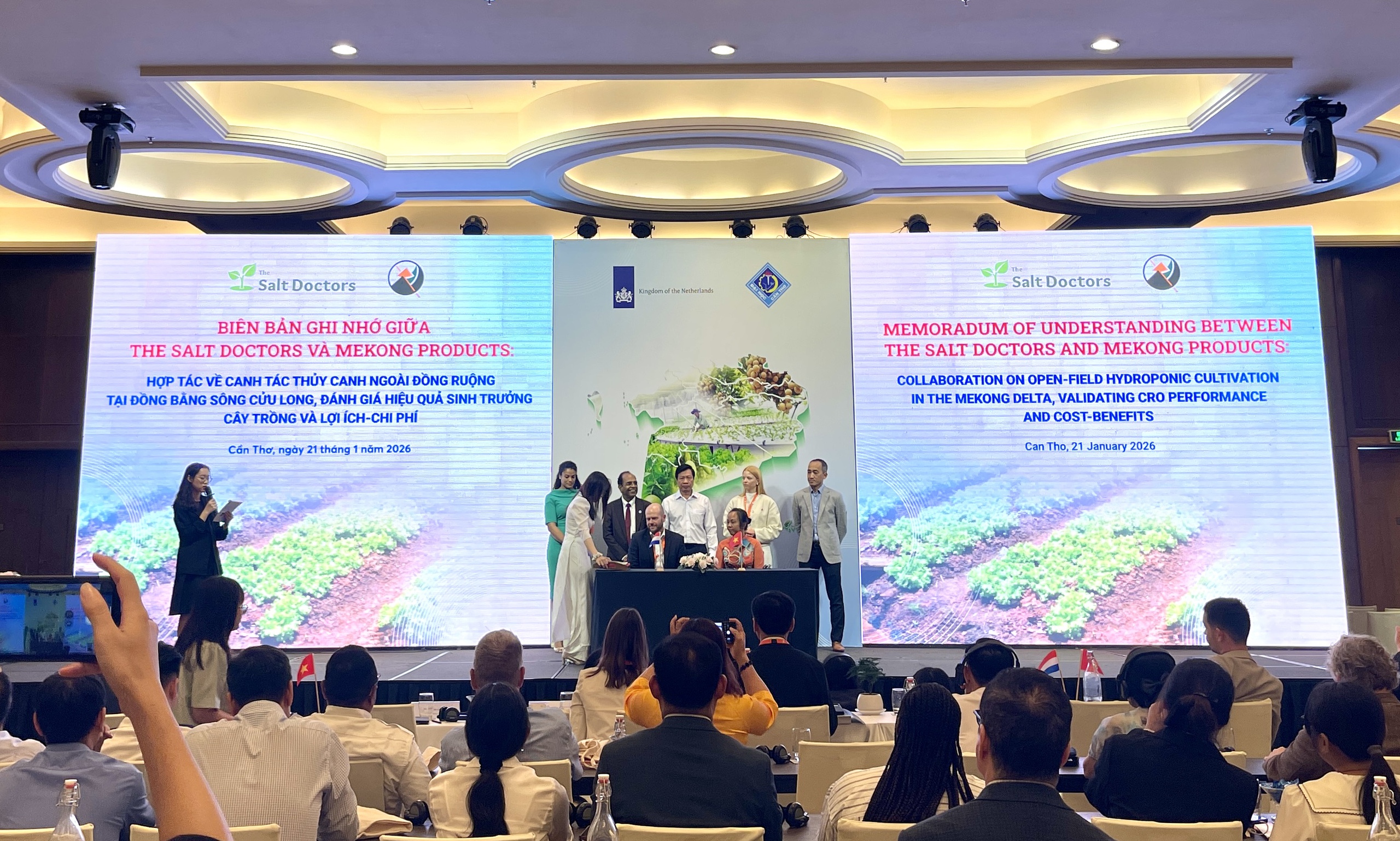 Vietnam, the Netherlands discuss tackling saline soils in Mekong Delta - Ảnh 1. Vietnam, the Netherlands discuss tackling saline soils in Mekong Delta - Ảnh 1.
