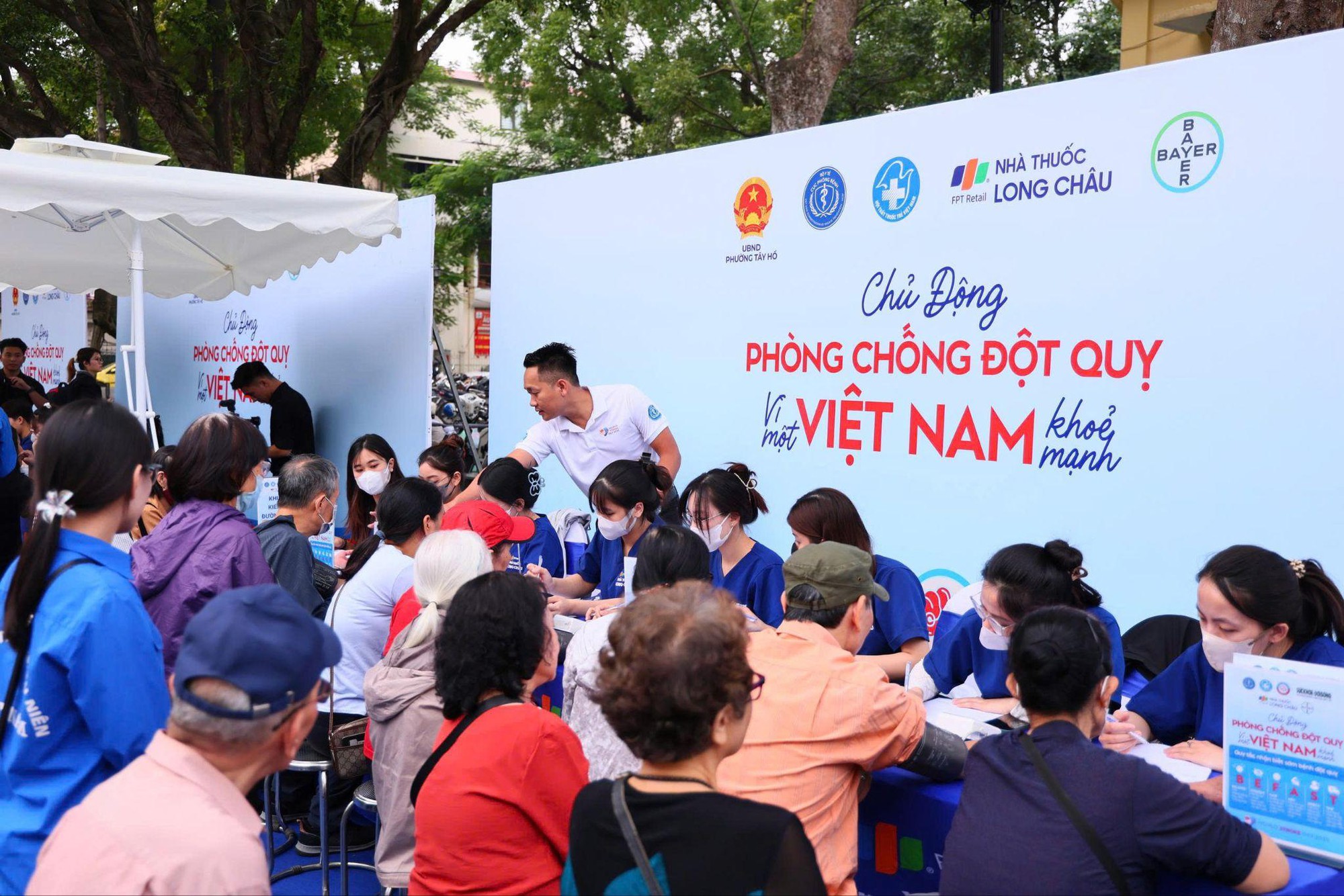 'Long Châu sẻ chia 2026' khởi động chuỗi tầm soát đột quỵ và khám sức khỏe miễn phí - Ảnh 1. đột quỵ - Ảnh 1.