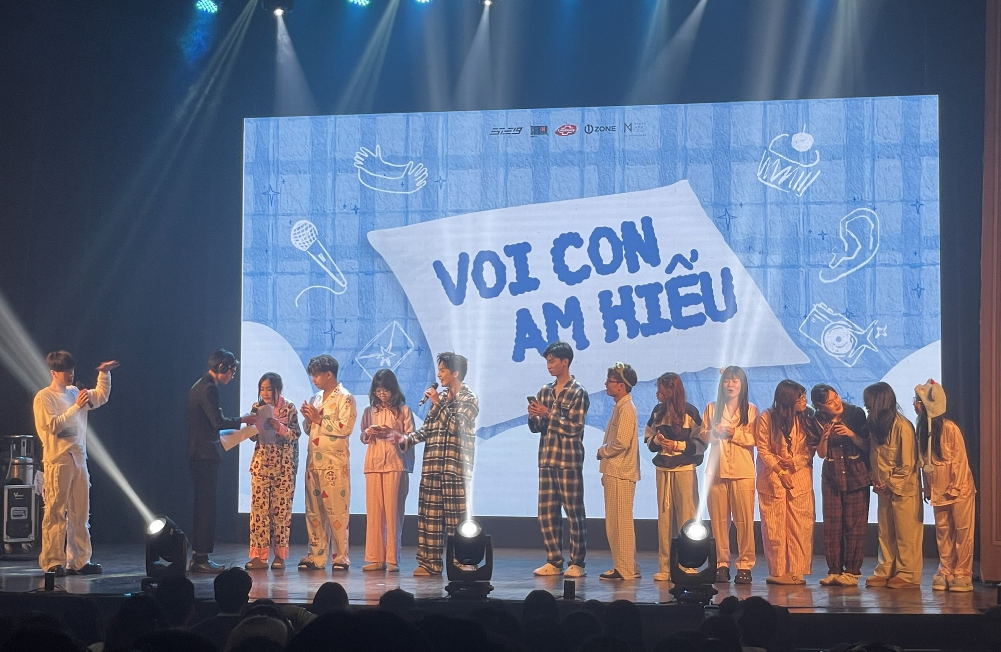 Anh trai Vương Bình tổ chức 'tiệc ngủ' vui nhộn cùng Voi Con- Ảnh 3. Anh trai Vương Bình tổ chức 'tiệc ngủ' vui nhộn cùng Voi Con- Ảnh 3.