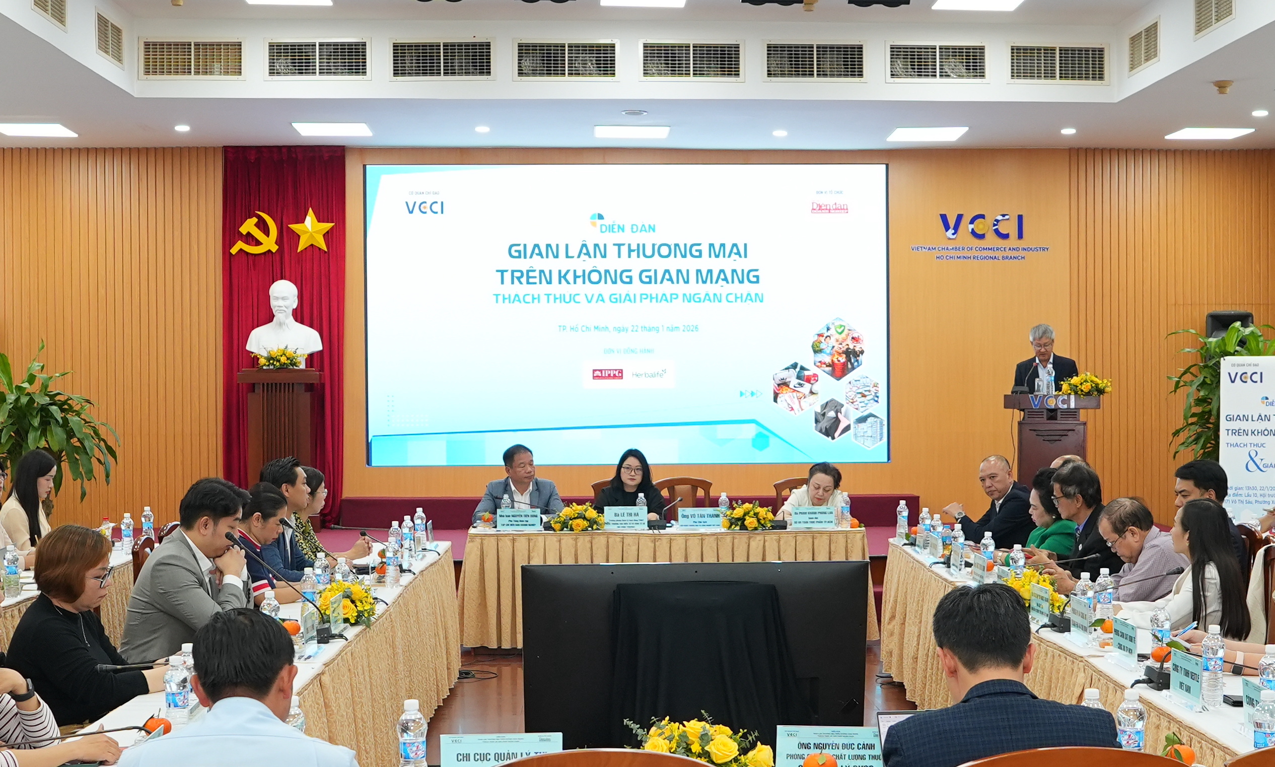 Hàng giả, hàng nhái tràn lan trên mạng: Cuộc chiến không đơn giản - Ảnh 1.