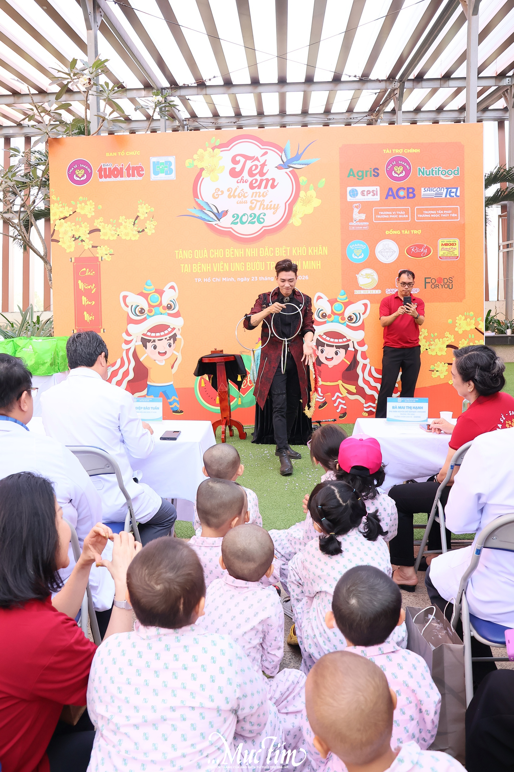 Mùa Tết ấm áp của các 'chiến binh nhí' tại bệnh viện Ung bướu TP.HCM - Ảnh 6.