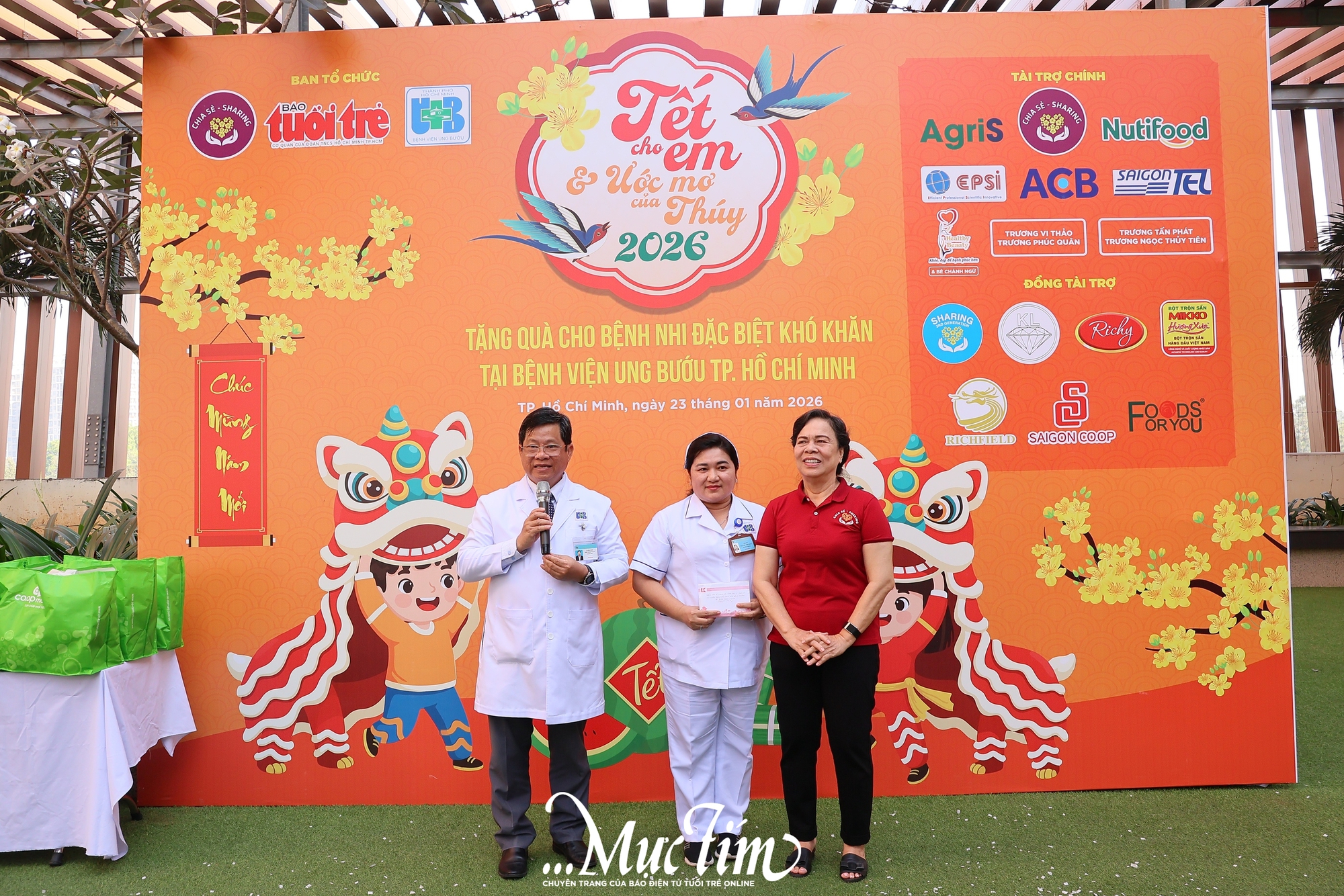 Mùa Tết ấm áp của các 'chiến binh nhí' tại bệnh viện Ung bướu TP.HCM - Ảnh 12.