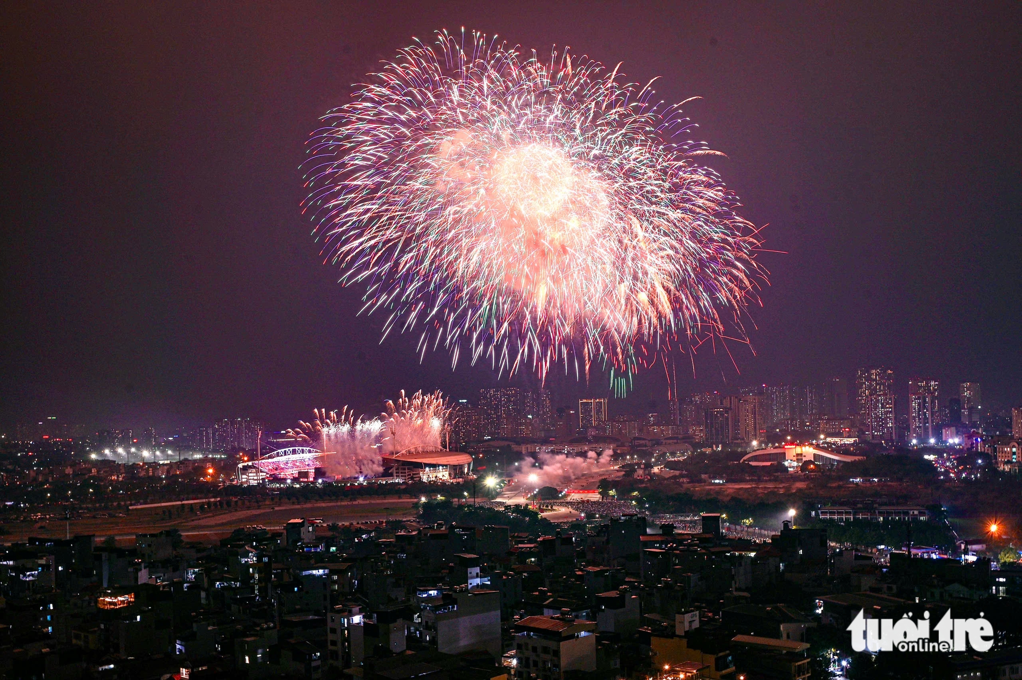 Pháo hoa - Ảnh 2.
