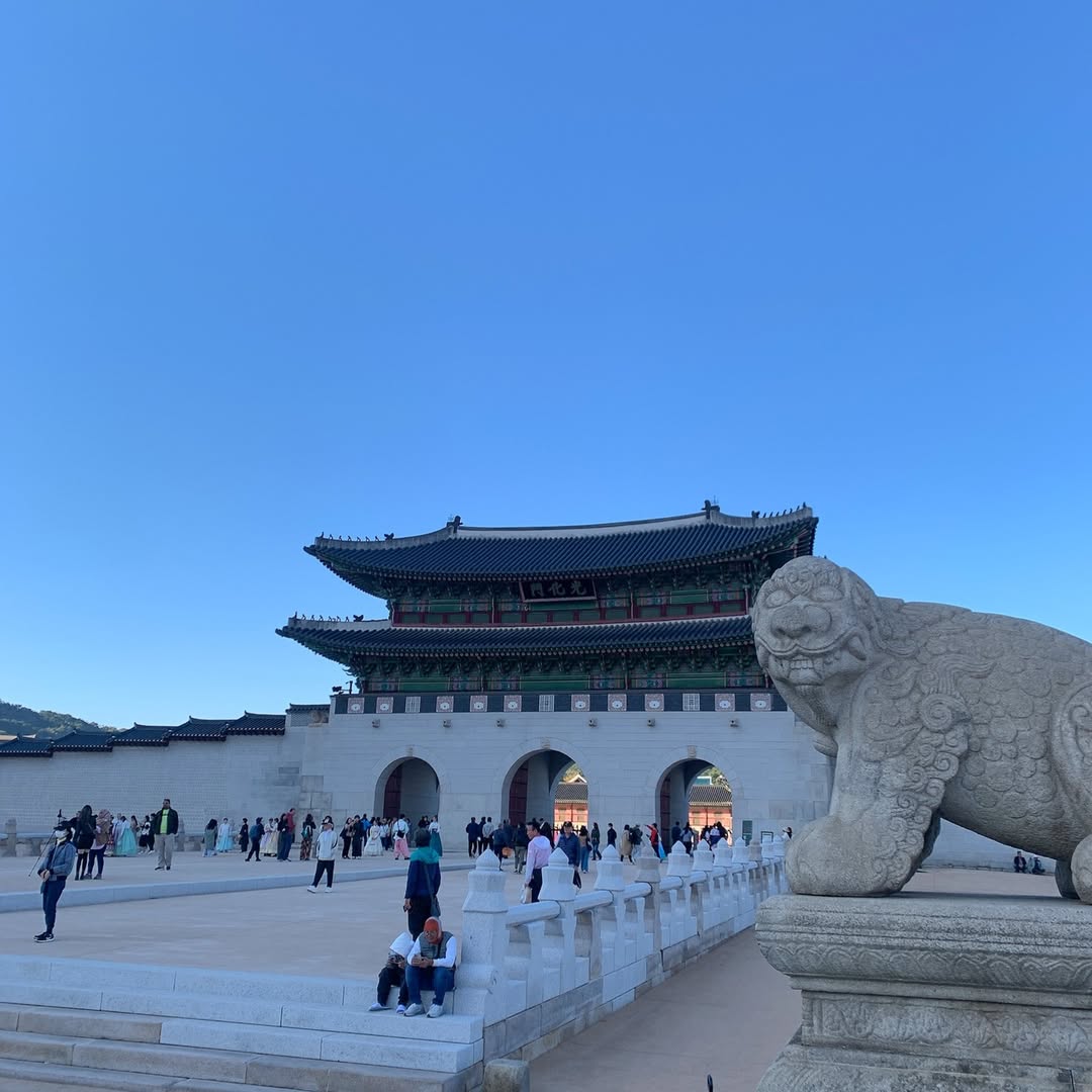 Quảng trường Gwanghwamun có gì mà được BTS chọn là nơi comeback đầu tiên?- Ảnh 1. Quảng trường Gwanghwamun có gì mà được BTS chọn là nơi comeback đầu tiên?- Ảnh 1.