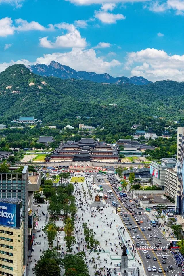 Quảng trường Gwanghwamun có gì mà được BTS chọn là nơi comeback đầu tiên?- Ảnh 2. Quảng trường Gwanghwamun có gì mà được BTS chọn là nơi comeback đầu tiên?- Ảnh 2.