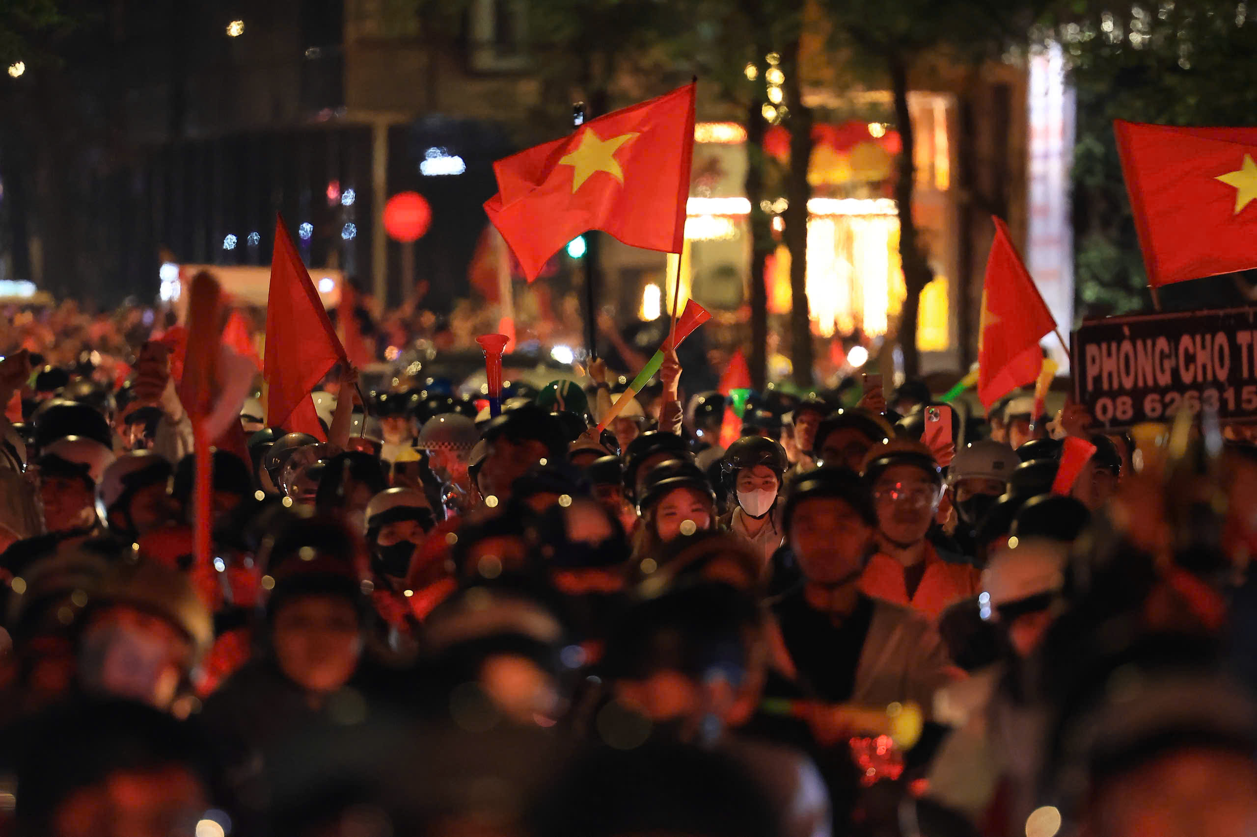 U23 Việt Nam thắng nghẹt thở trên chấm 11m, người hâm mộ vỡ òa cảm xúc- Ảnh 1.