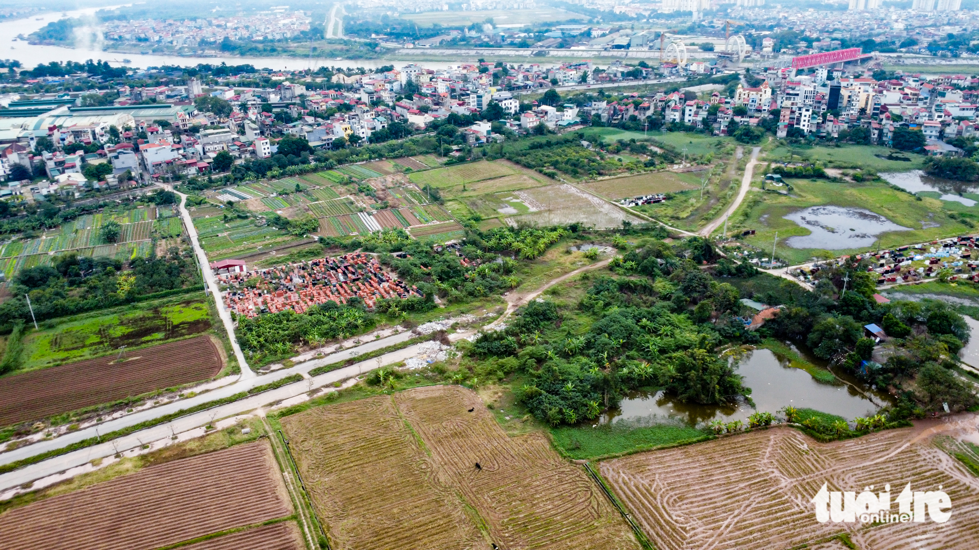 Đường trăm tỉ ở Hà Nội thành 'đường cụt' vì vướng giải phóng mặt bằng, xã hứa sẽ cưỡng chế - Ảnh 1.