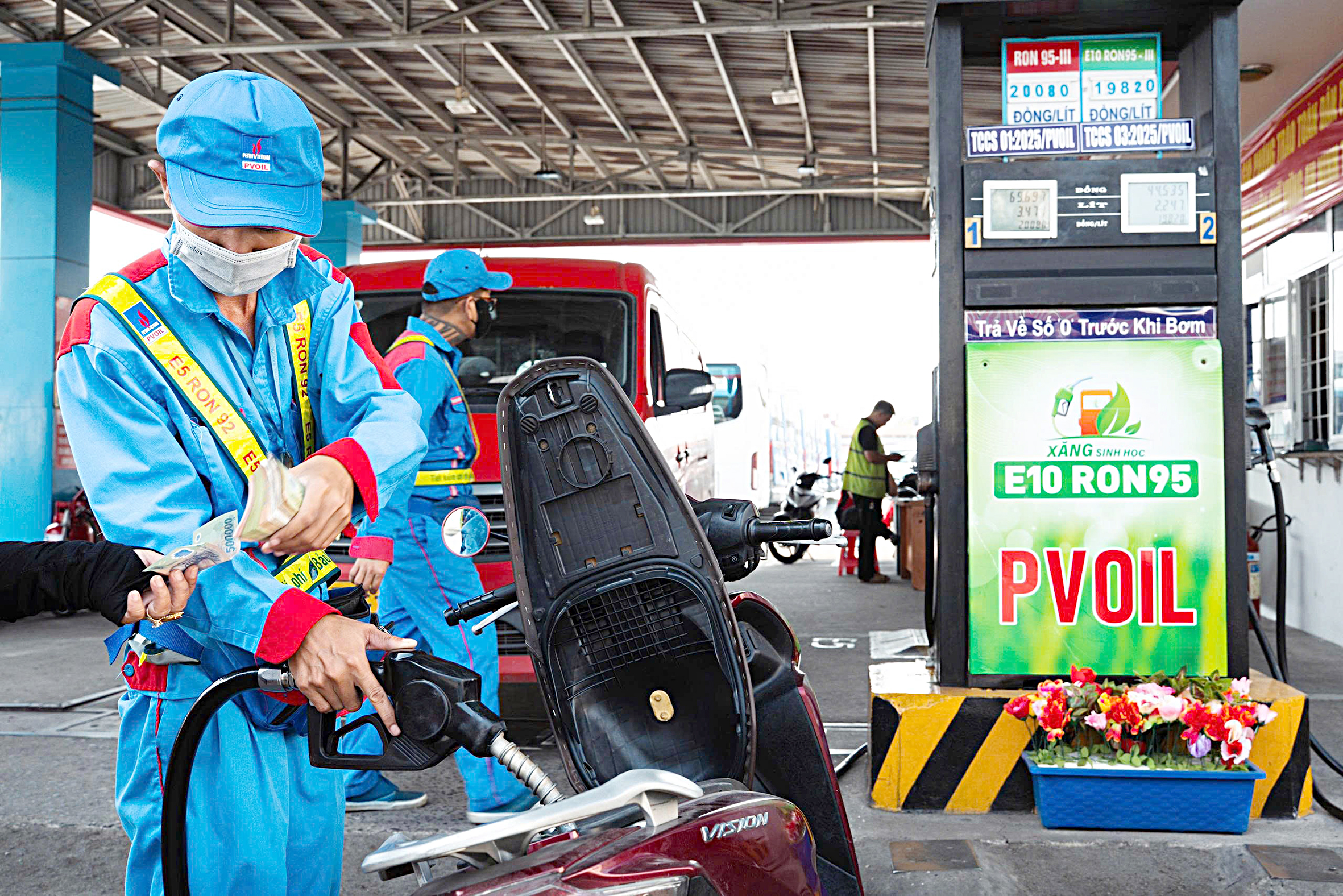 Trao quyền định giá, thị trường xăng dầu biến chuyển ra sao? - Ảnh 1. xăng dầu - Ảnh 1.