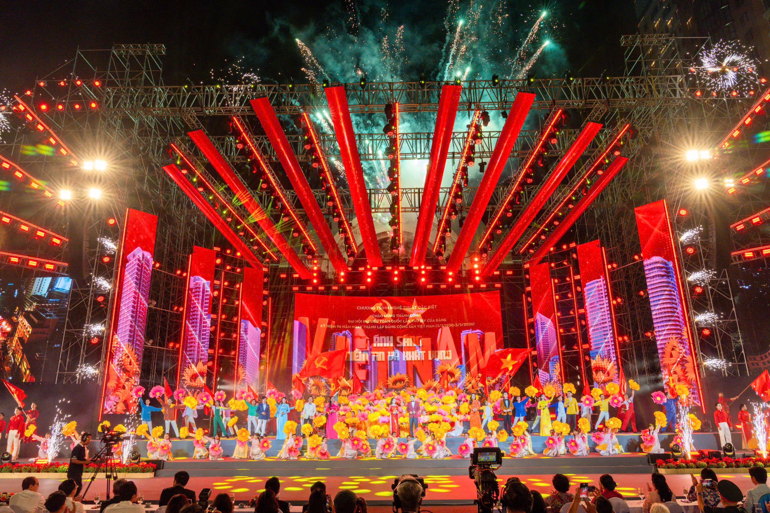 Tạ Minh Tâm, Đông Nhi hát mừng thành công Đại hội XIV của Đảng - Ảnh 1. Đại hội XIV - Ảnh 1.