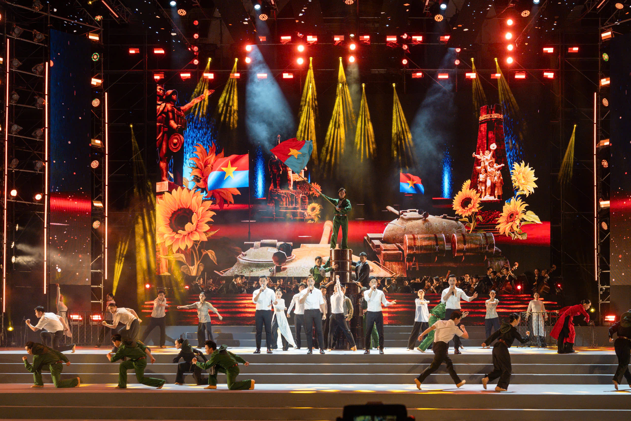 Tạ Minh Tâm, Đông Nhi hát mừng thành công Đại hội XIV của Đảng - Ảnh 3. Đại hội XIV - Ảnh 3.