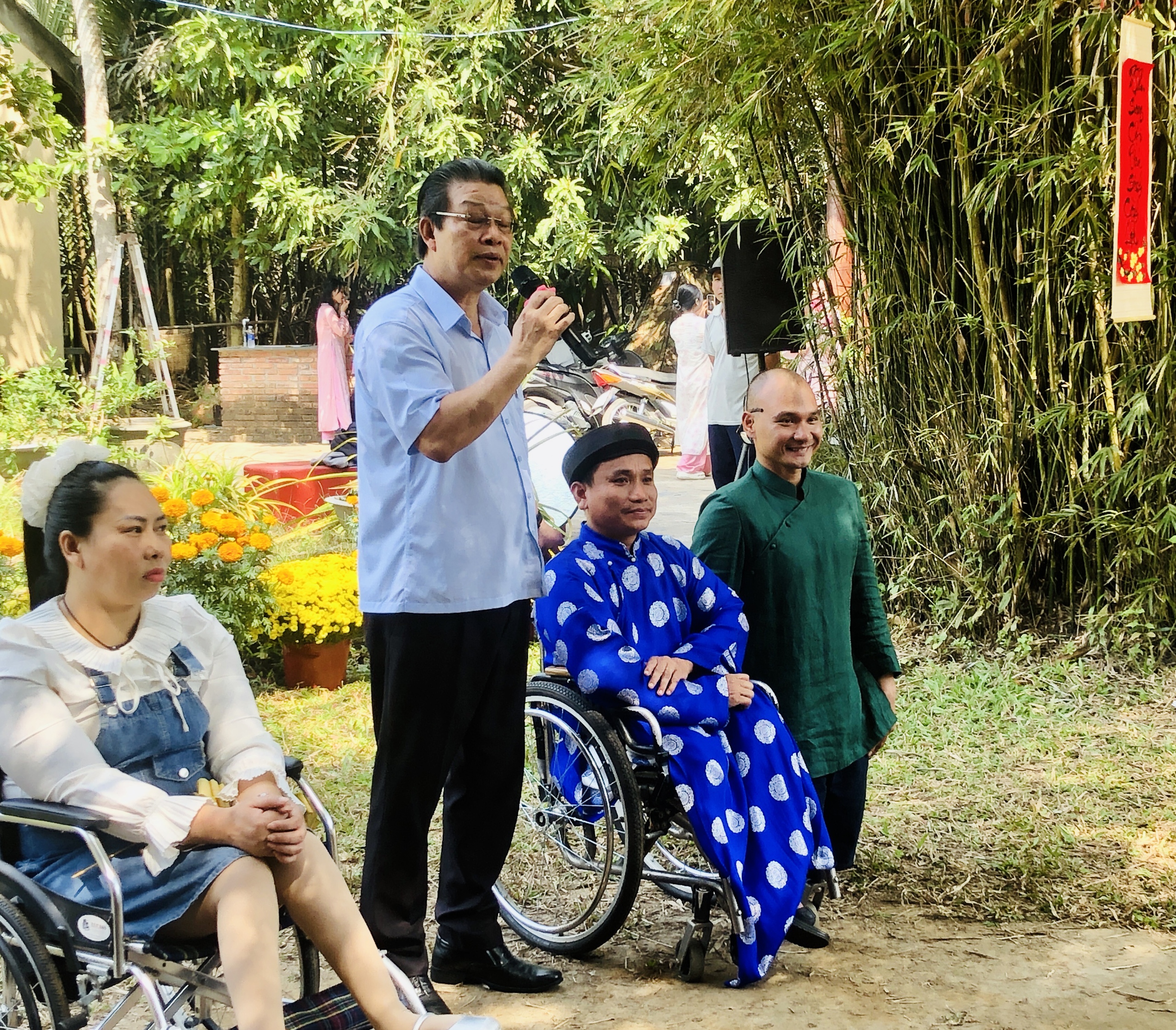 Bảo tàng Áo dài tiếp nhận bộ tem và tư liệu quý về áo dài - Ảnh 3.