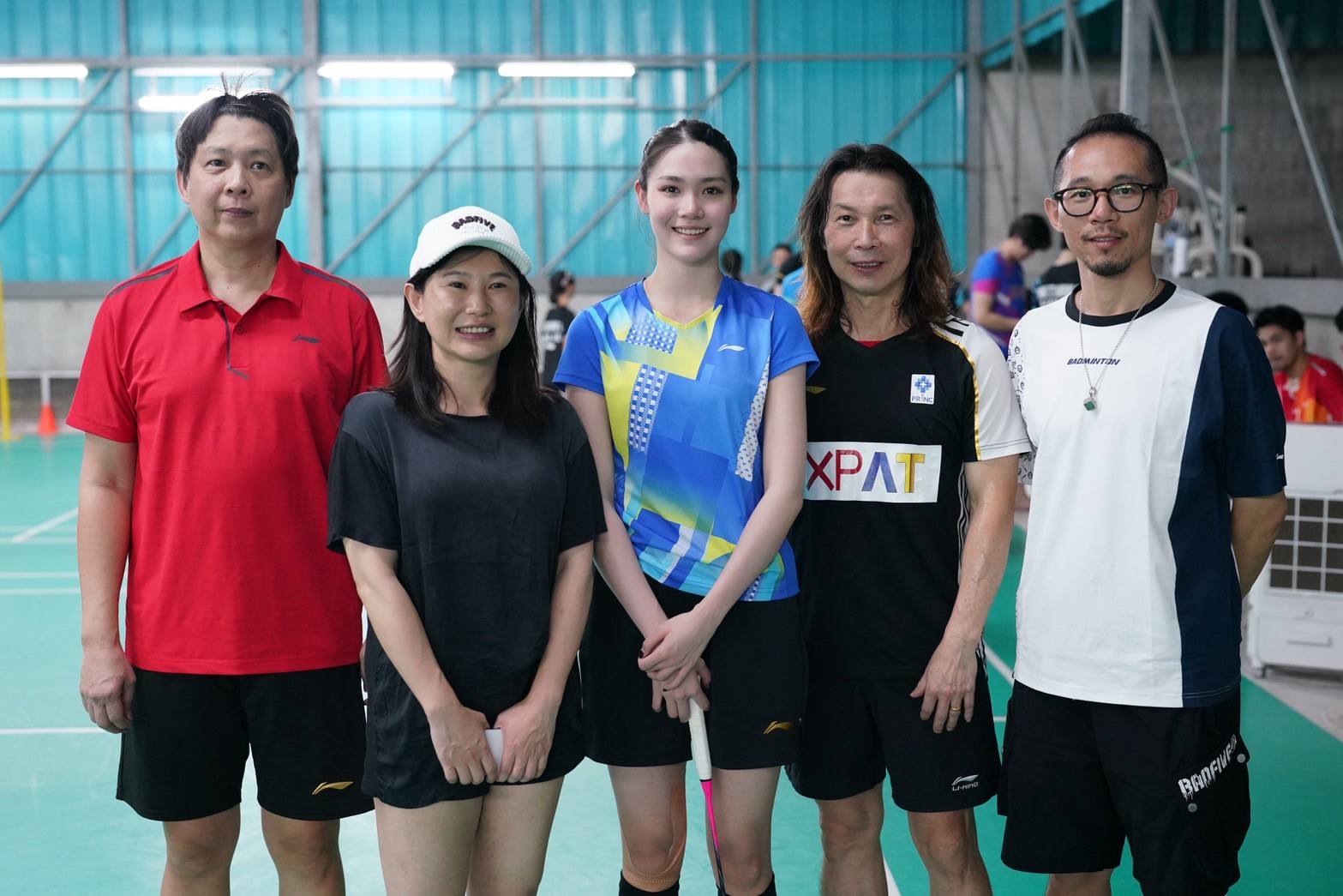 Looking at the Thai 'badminton angel', I feel even more sorry for Thuy Linh - Photo 4.