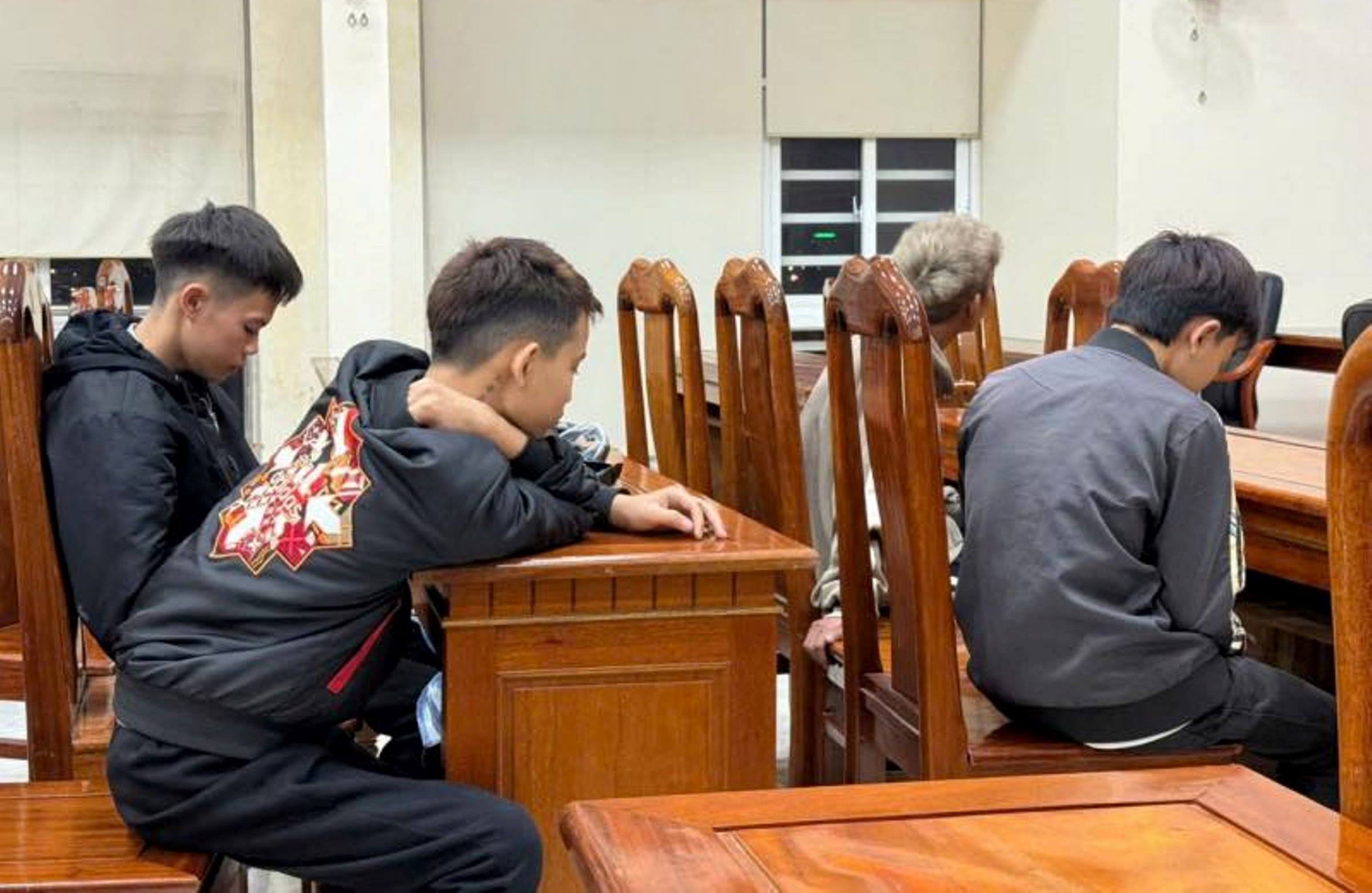 Nhóm ‘Đi bão’ khai gì về vụ 3 người chết trên đường trong đêm tại Quảng Trị - Ảnh 1.