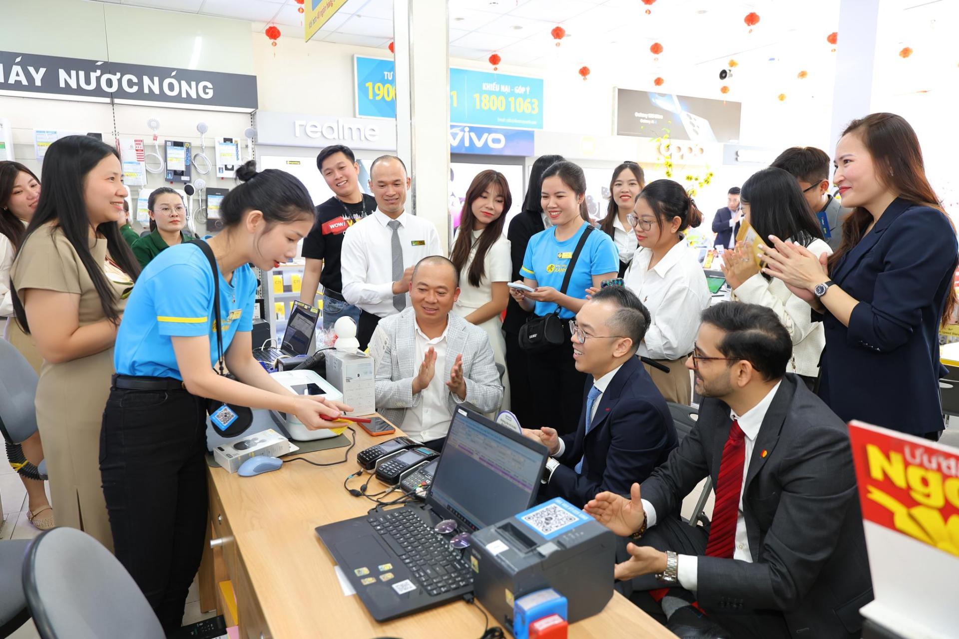 Ra mắt thẻ tín dụng tiêu dùng VPBank MWG Mastercard - Ảnh 1.