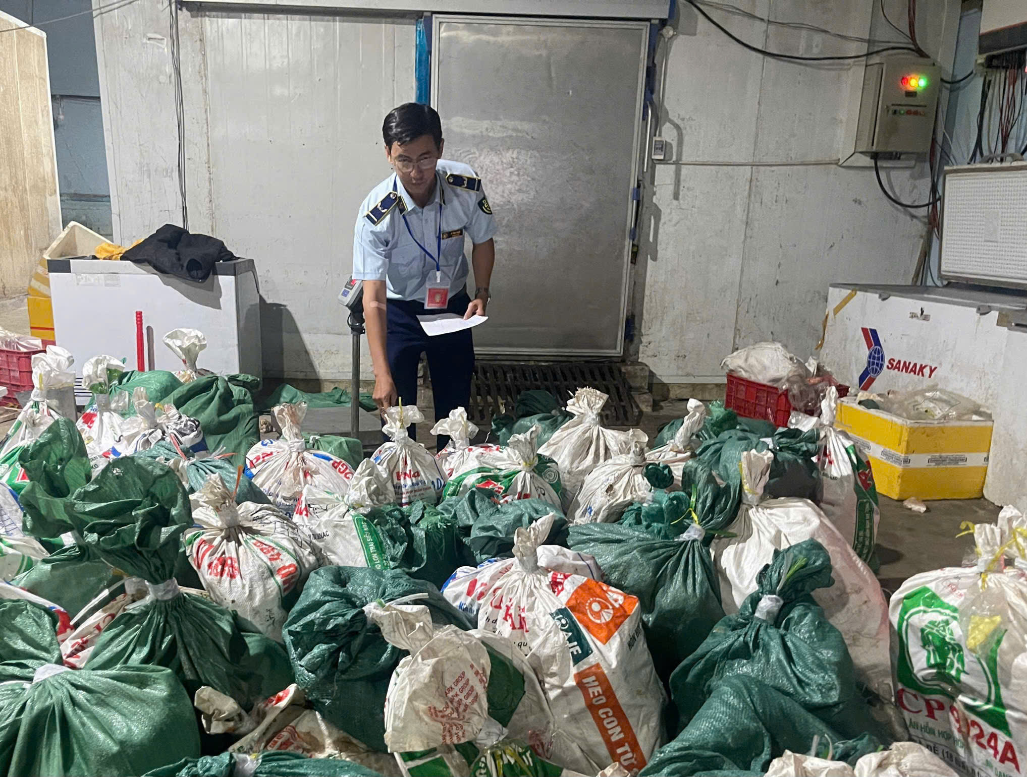 hàng giả - Ảnh 2.