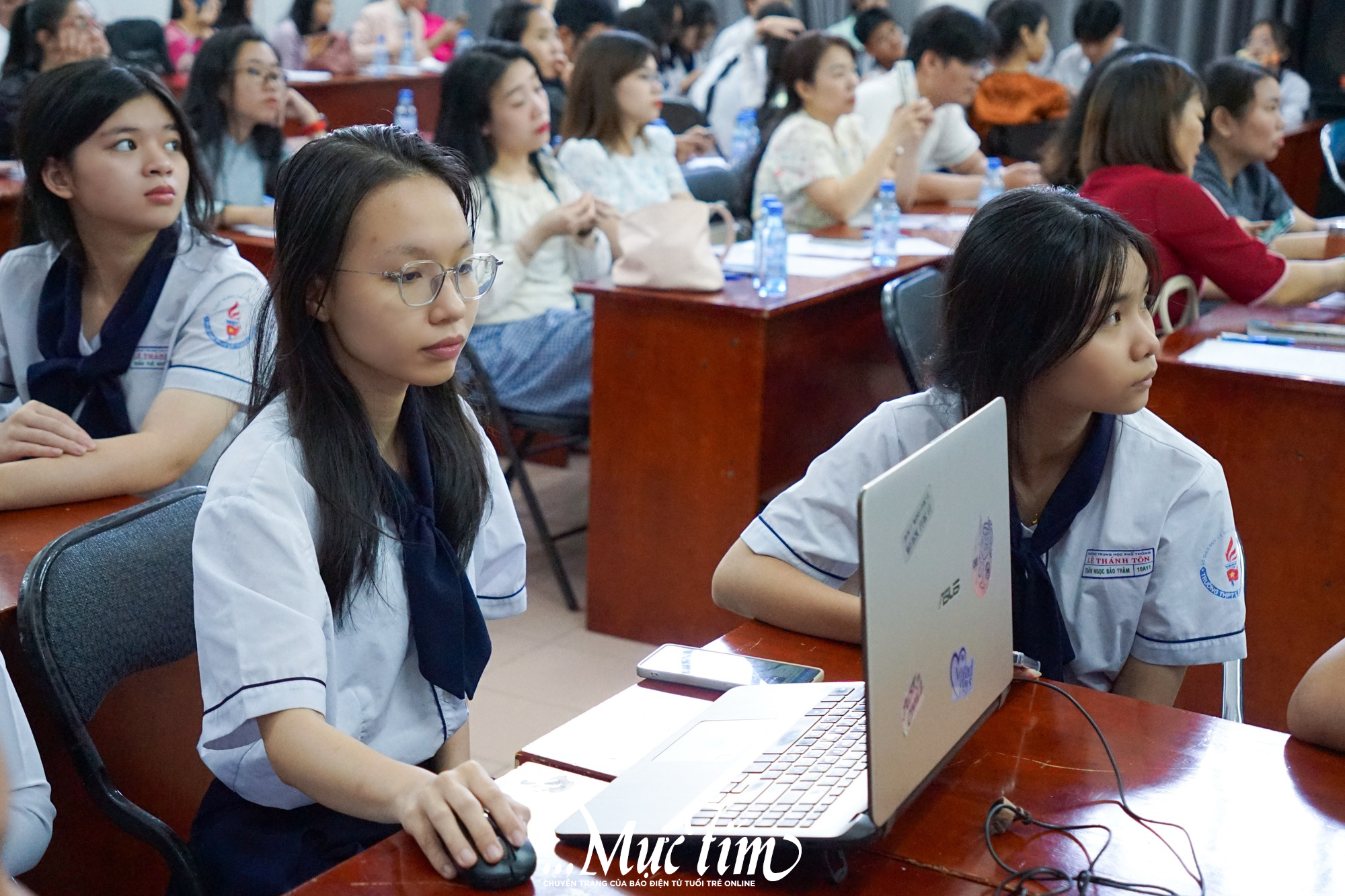 Học sinh Trường THPT Lê Thánh Tôn trải nghiệm dùng AI tìm hiểu tác phẩm văn học- Ảnh 5.