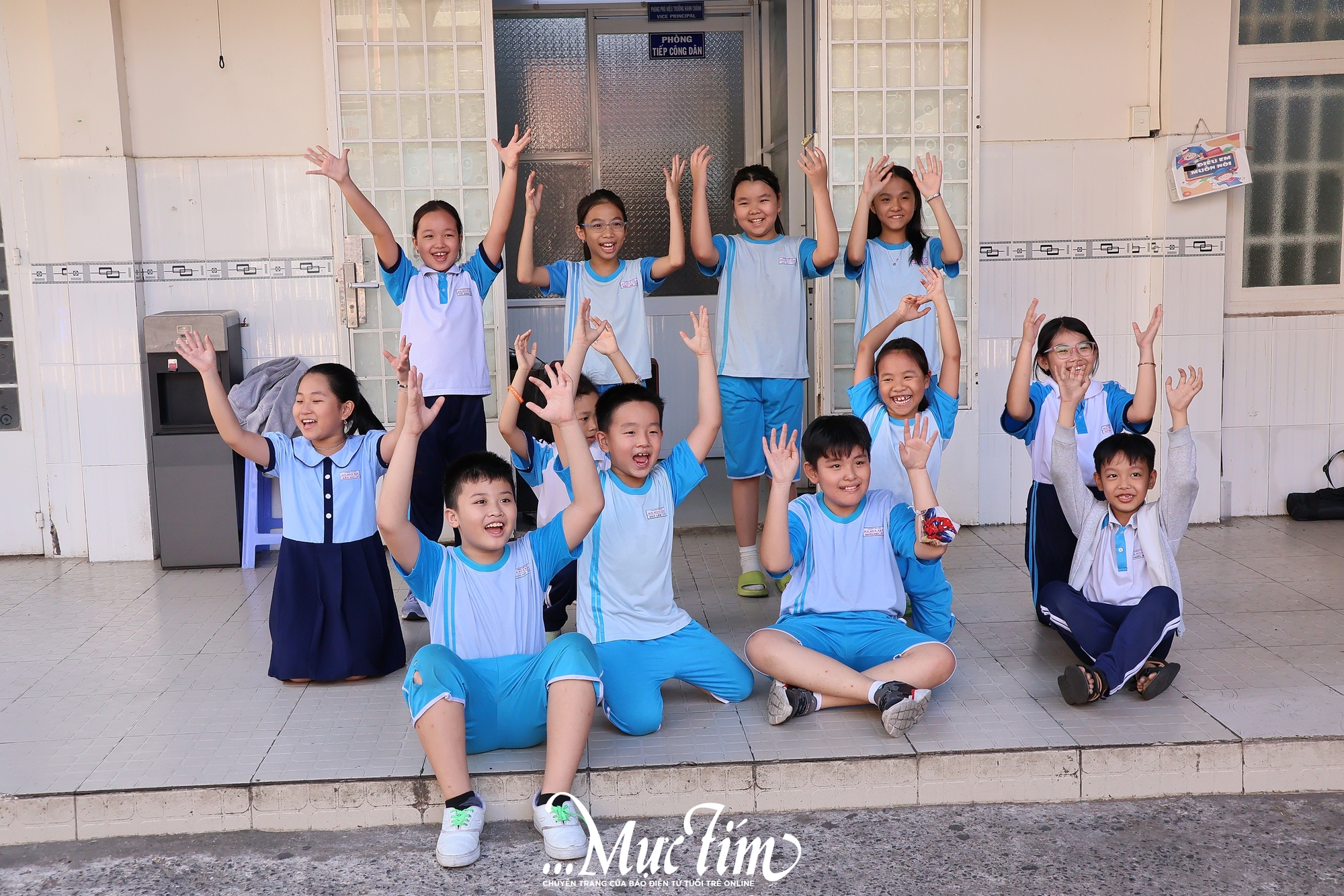 12 bạn nhỏ mang mùa xuân lên sân khấu Tết cho em- Ảnh 4. 12 bạn nhỏ mang mùa xuân lên sân khấu Tết cho em- Ảnh 4.