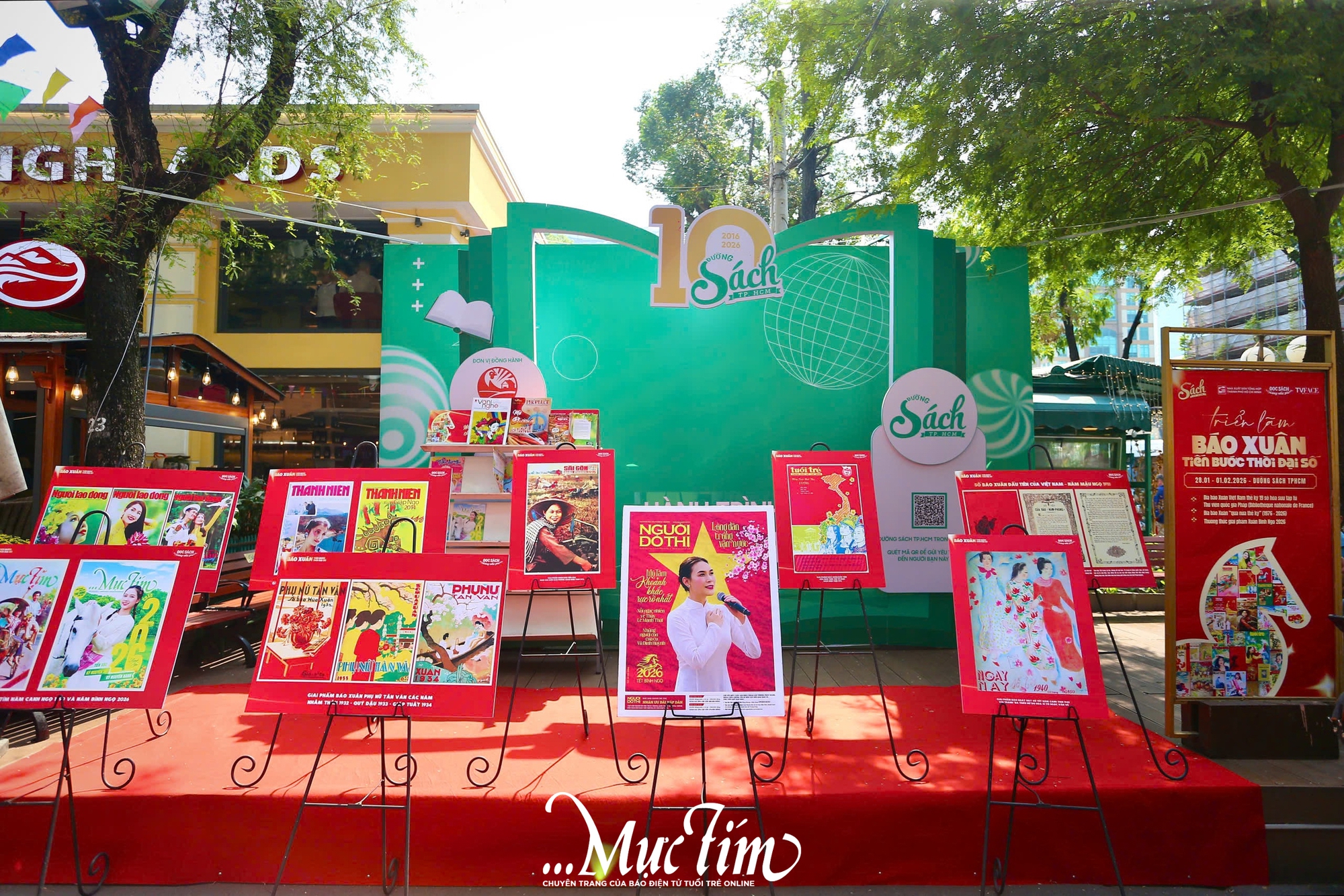 Dạo Đường sách TP.HCM tuần này, xem triển lãm báo xuân trong thời đại số - Ảnh 4.