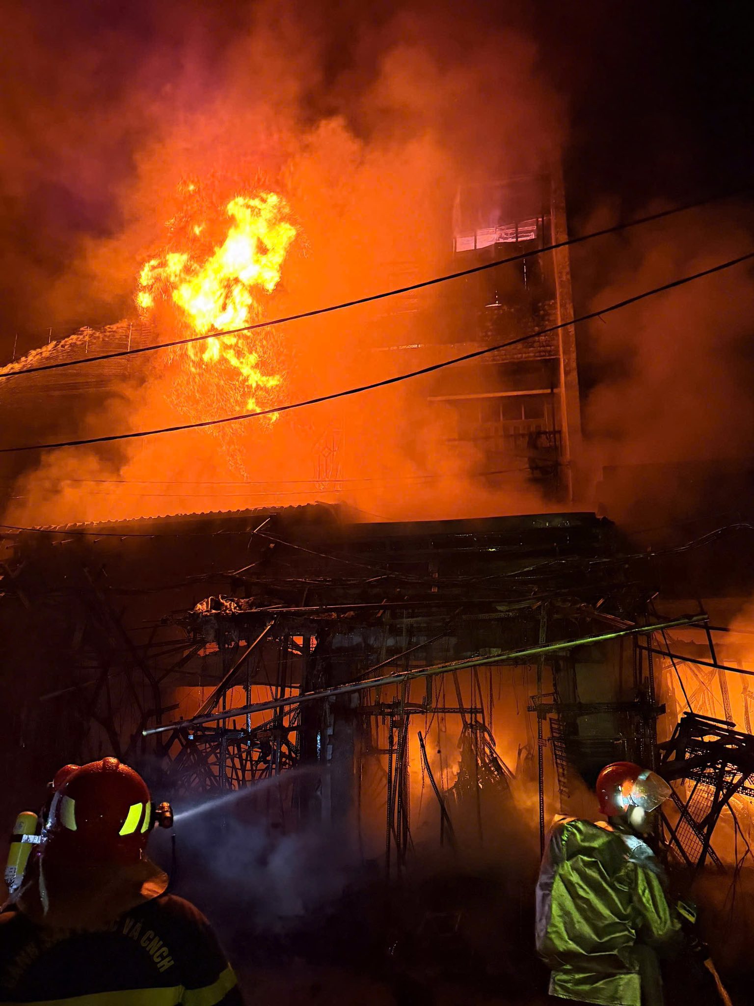 cháy nhà - Ảnh 1.