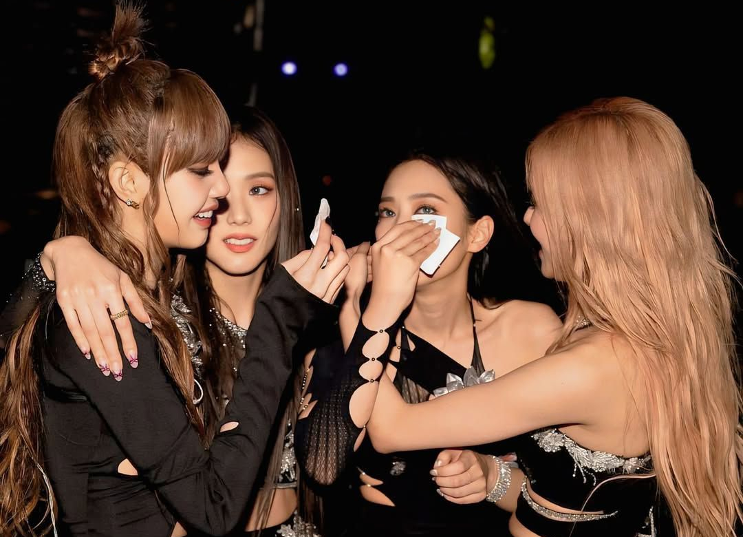 BlackPink xin lỗi - Ảnh 2.