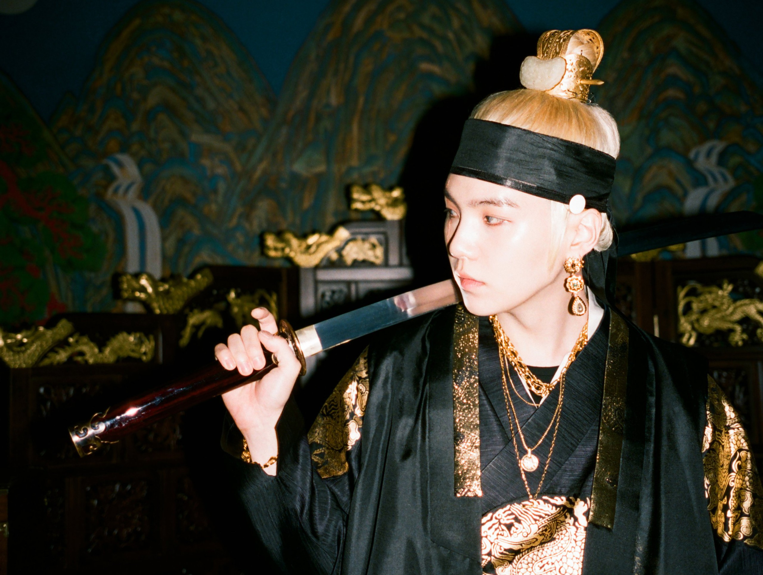 Suga (BTS) và loạt thành tích solo ấn tượng - Ảnh 1.