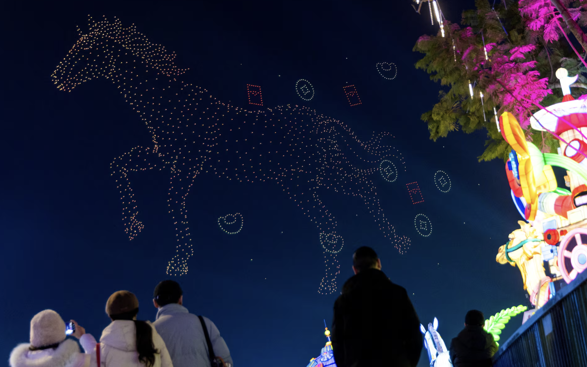 China's Lunar New Year travel rush kicks off ahead of an extra-long holiday - Ảnh 3.