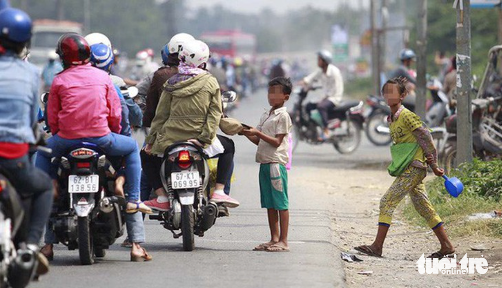 Ninh Bình: Xúi giục người yếu thế đi ăn xin ở lễ hội, điểm du lịch sẽ bị xử lý nghiêm - Ảnh 1.