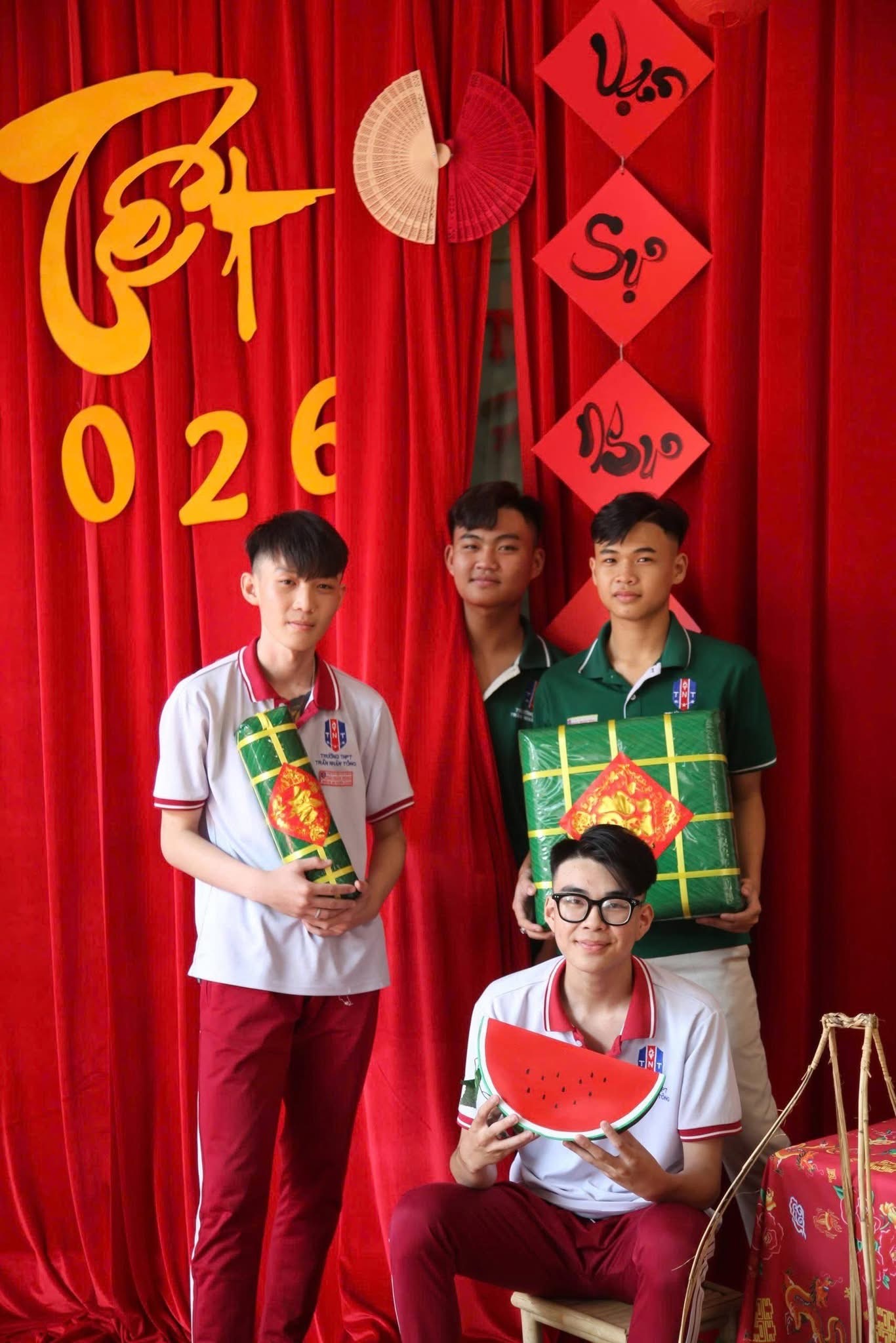 Nhiều trường học rộn ràng khoác áo xuân đón Tết Bính Ngọ 2026- Ảnh 2.